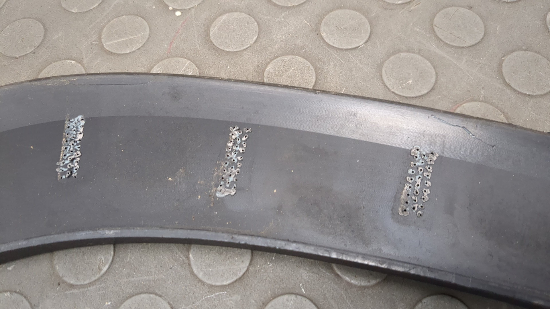 Накладка переднего крыла правого