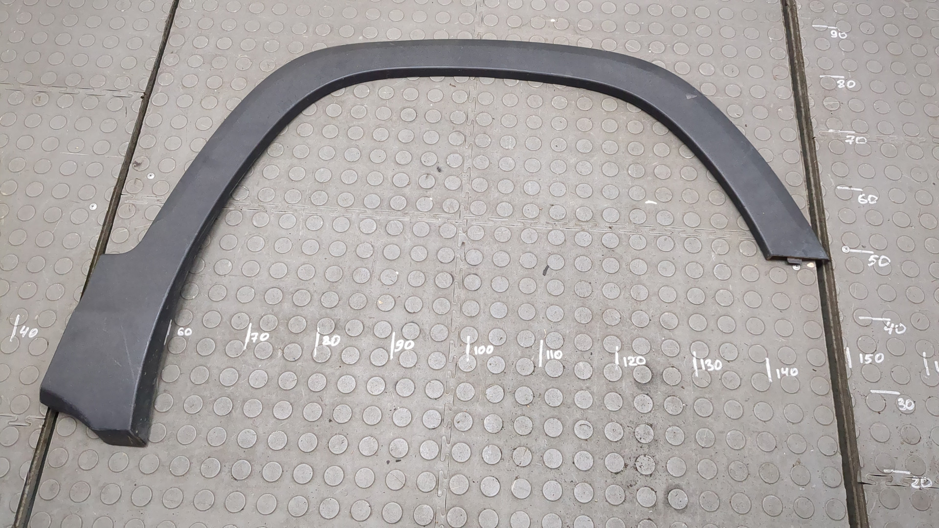 Накладка переднего крыла правого