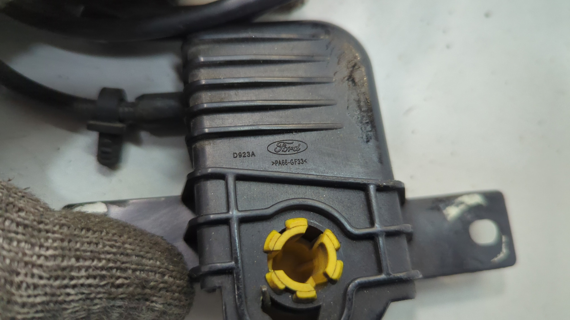 Ручка открывания капота