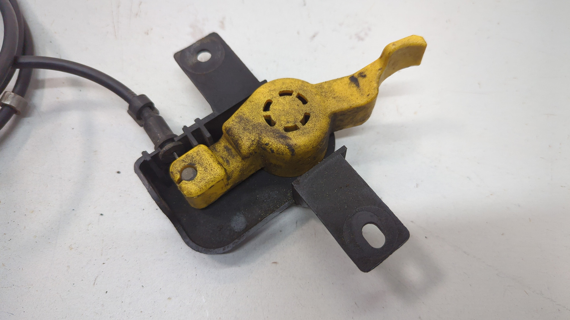 Ручка открывания капота