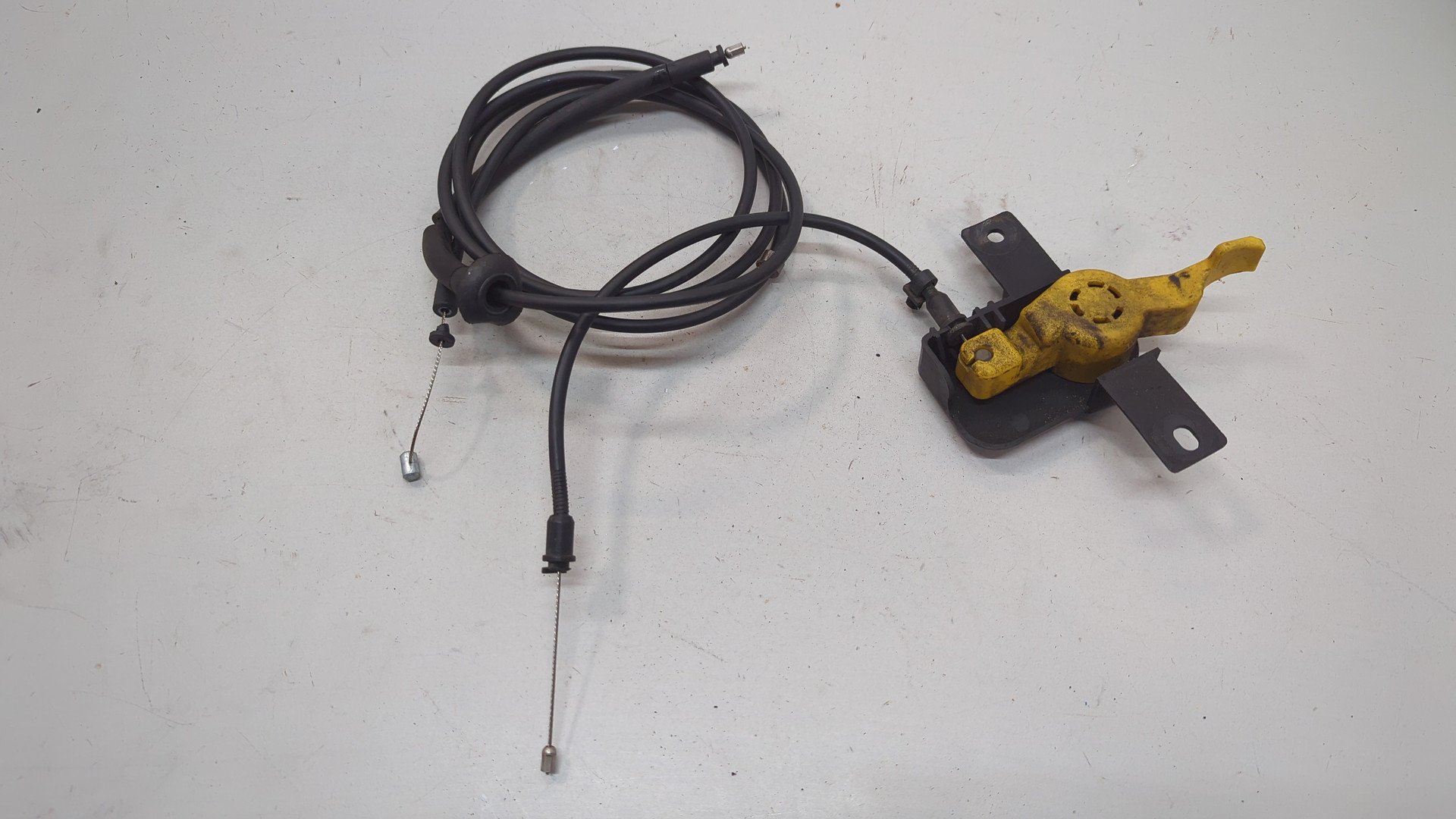 Ручка открывания капота