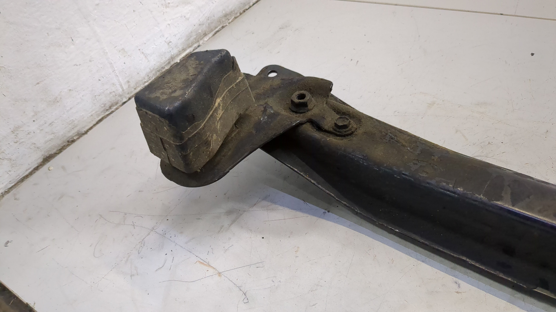 Балка подмоторная