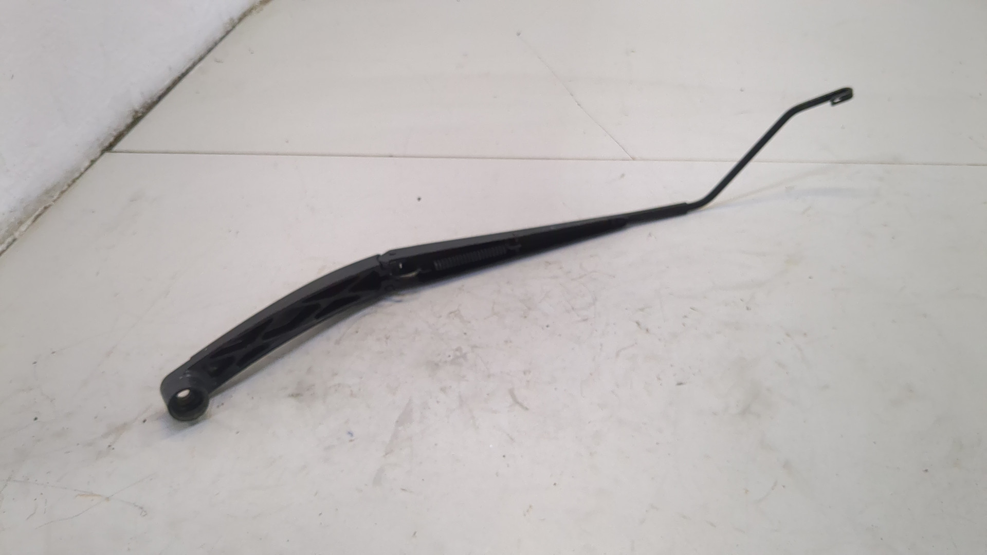 Поводок стеклоочистителя передний правый