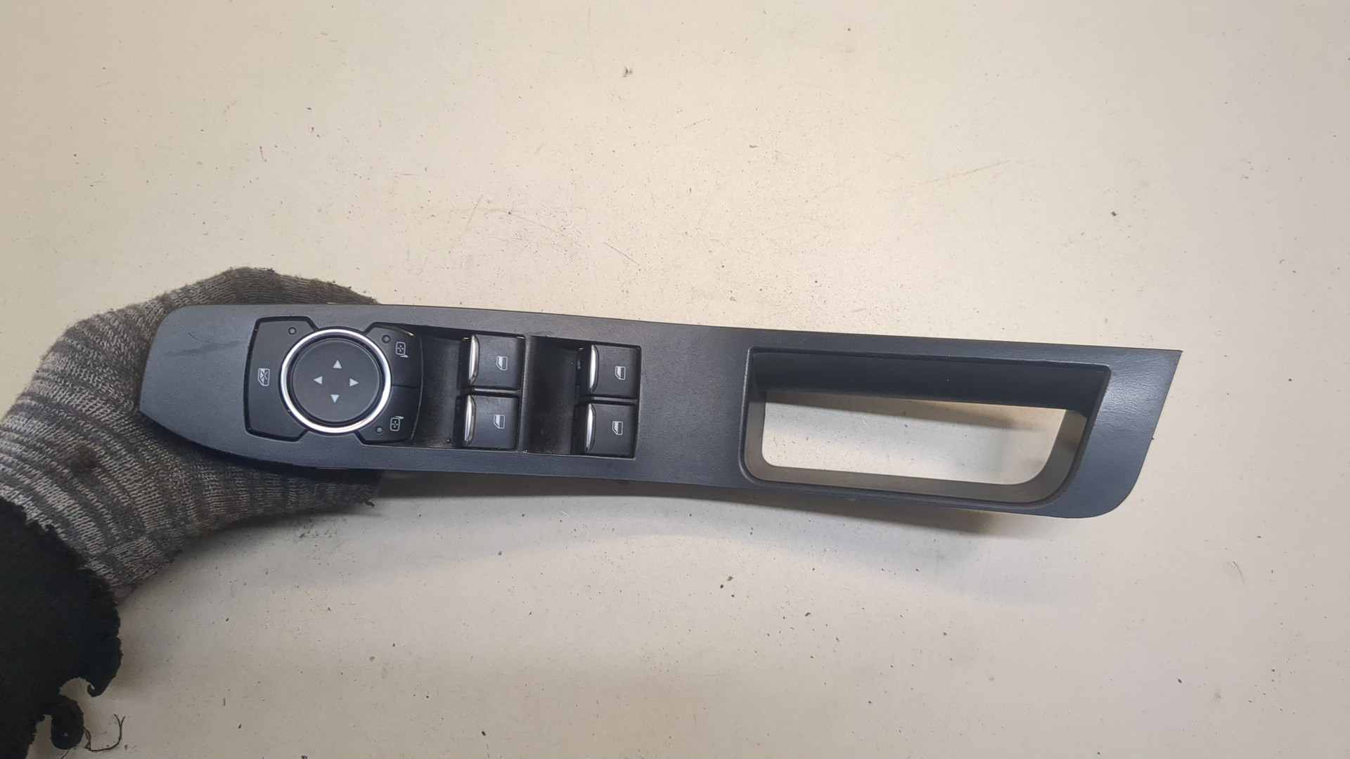 Кнопка стеклоподъемника