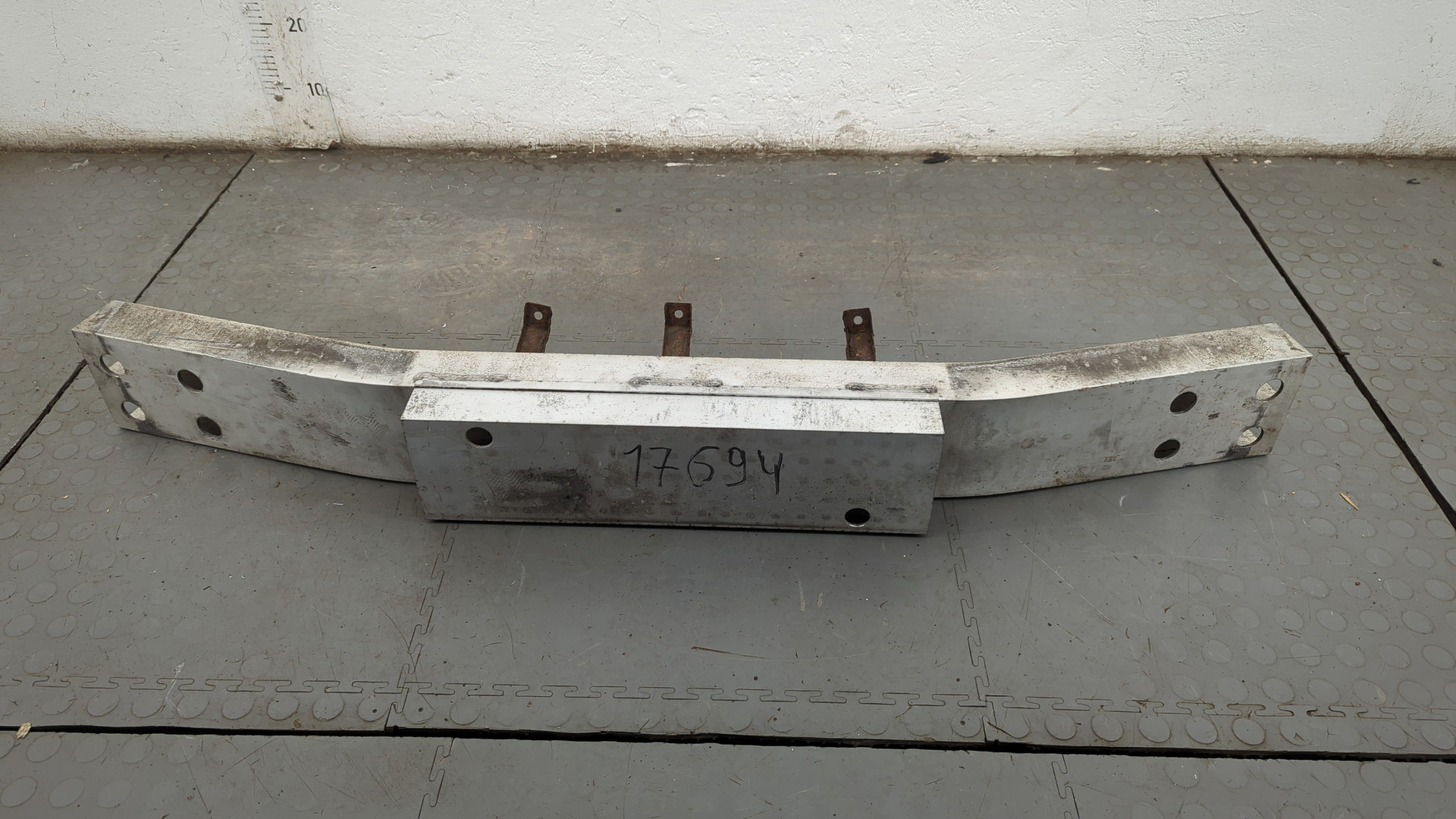 Усилитель заднего бампера