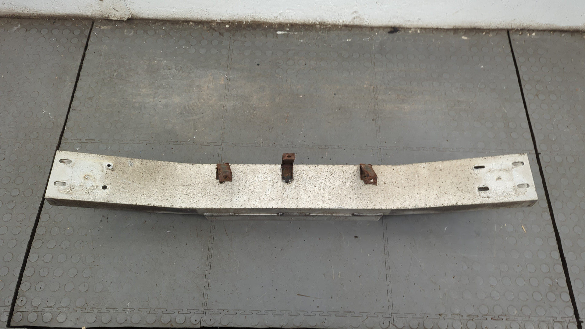 Усилитель заднего бампера