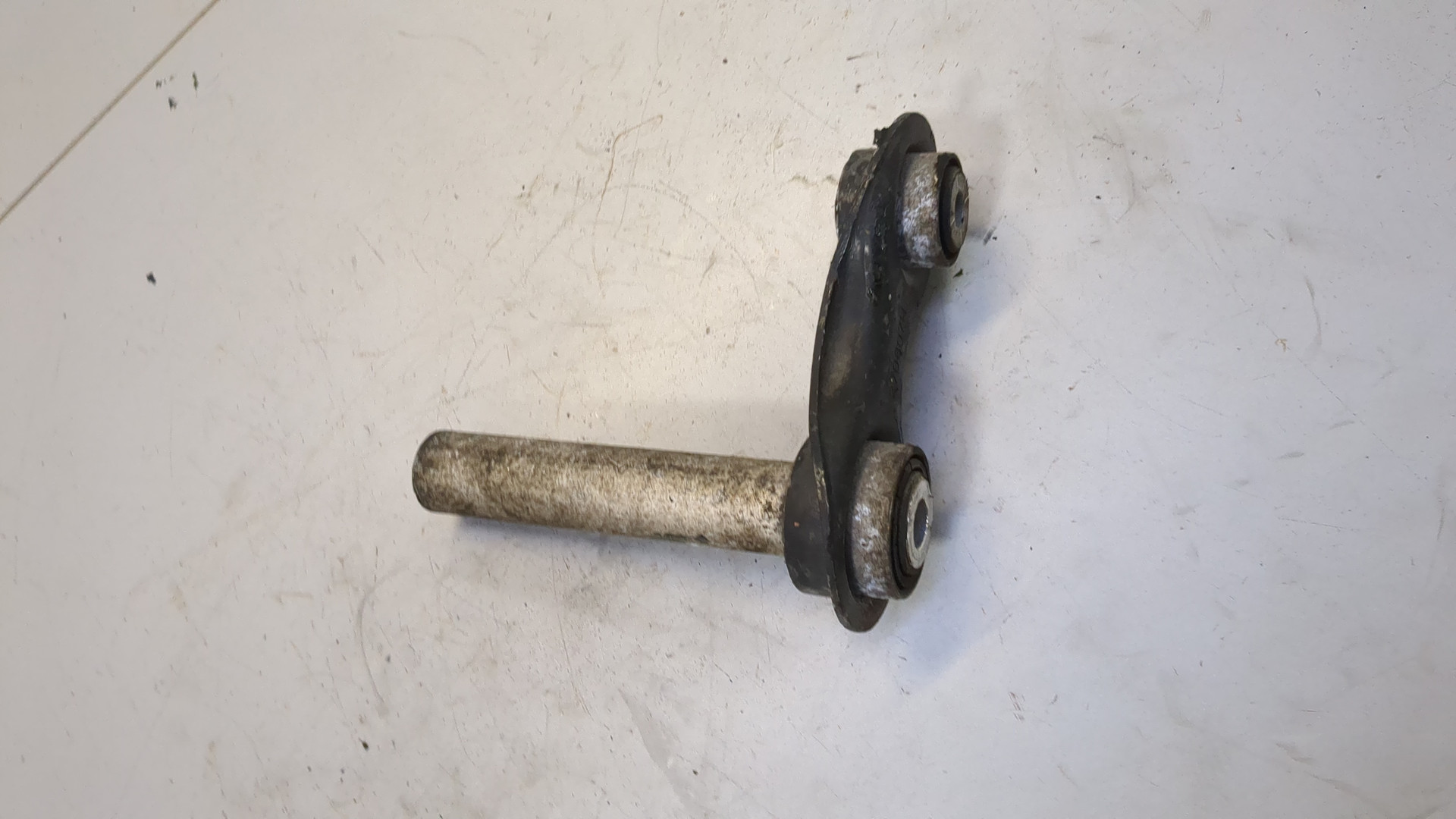 Рычаг задний