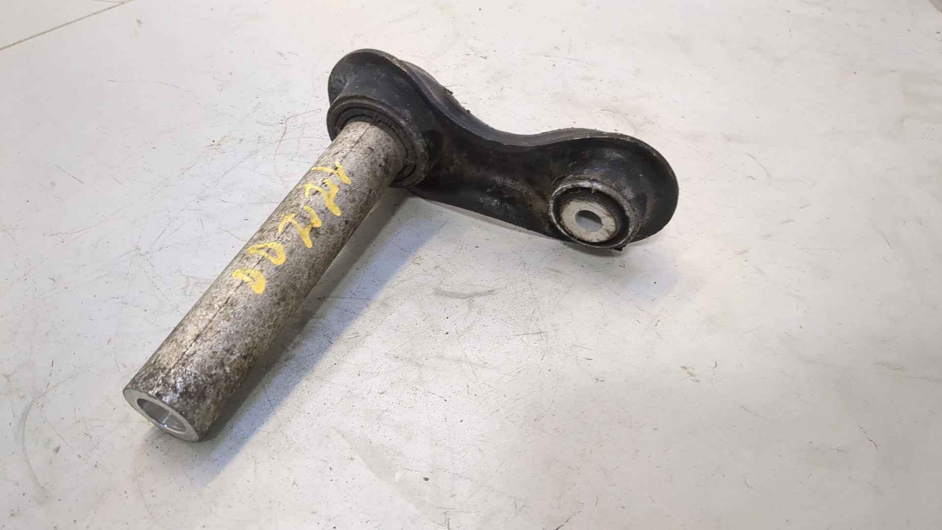 Рычаг задний