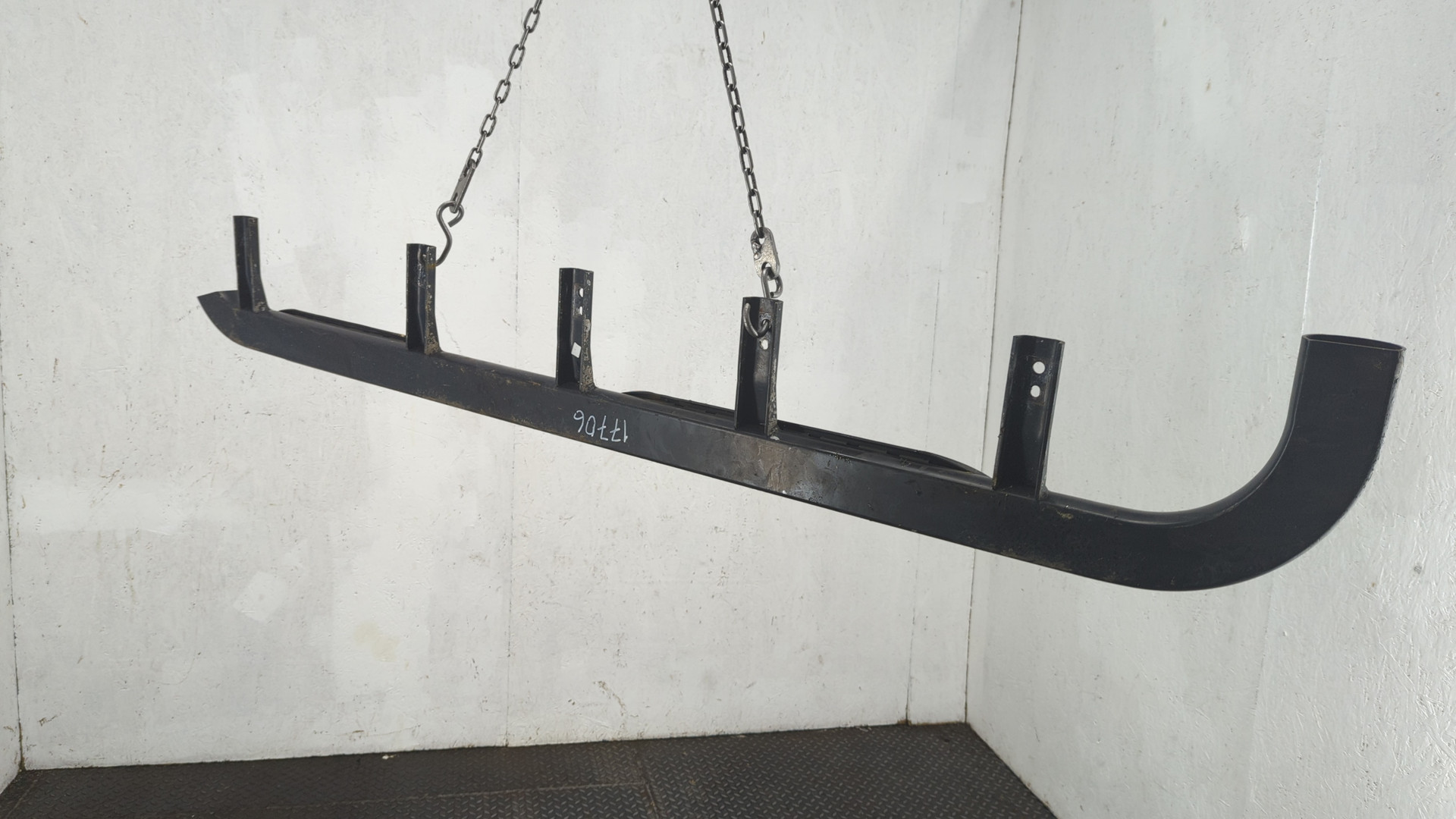 Подножка левая