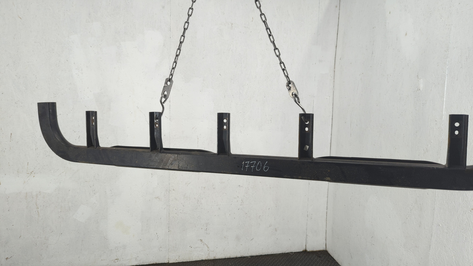 Подножка правая