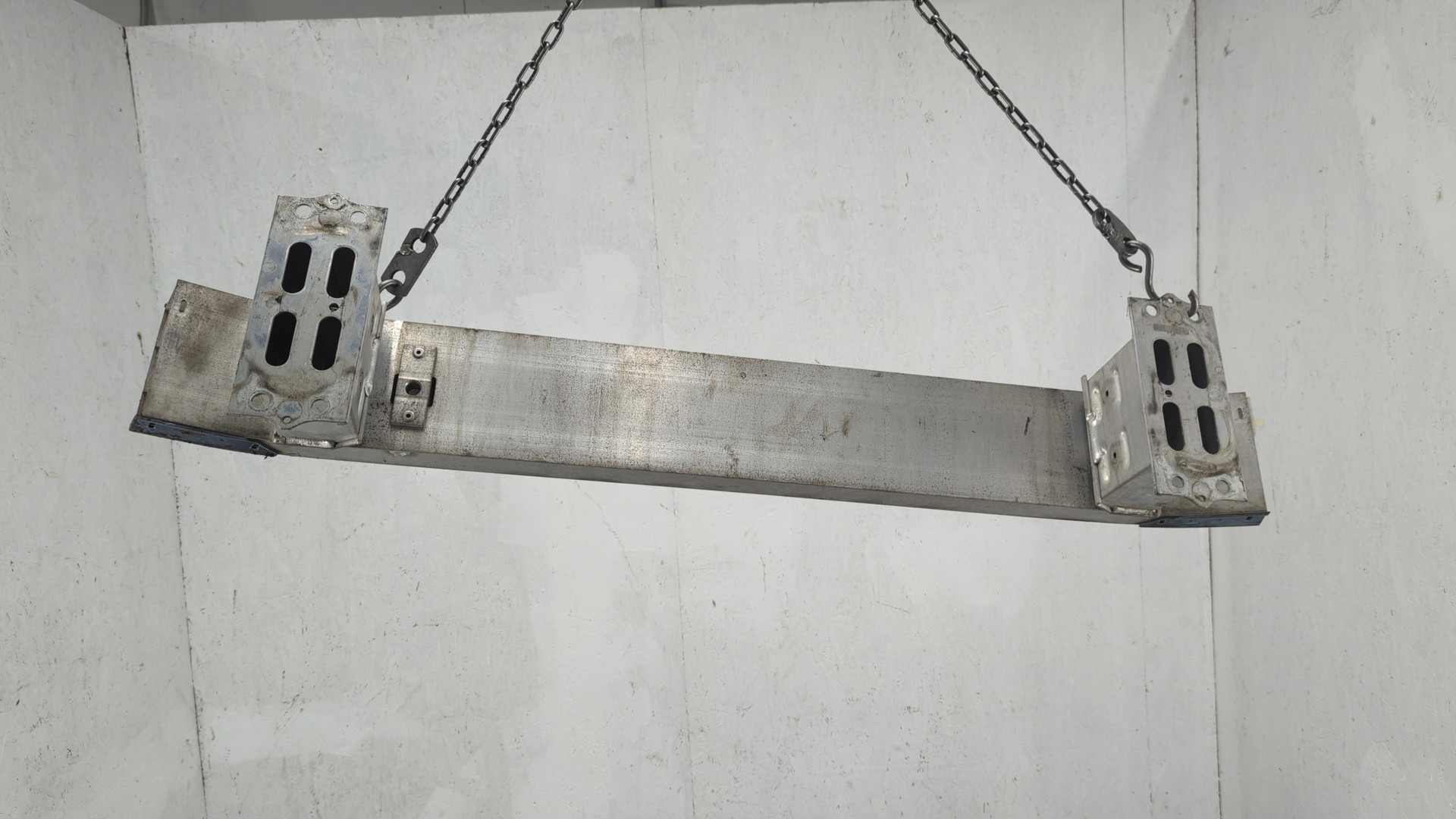 Усилитель переднего бампера