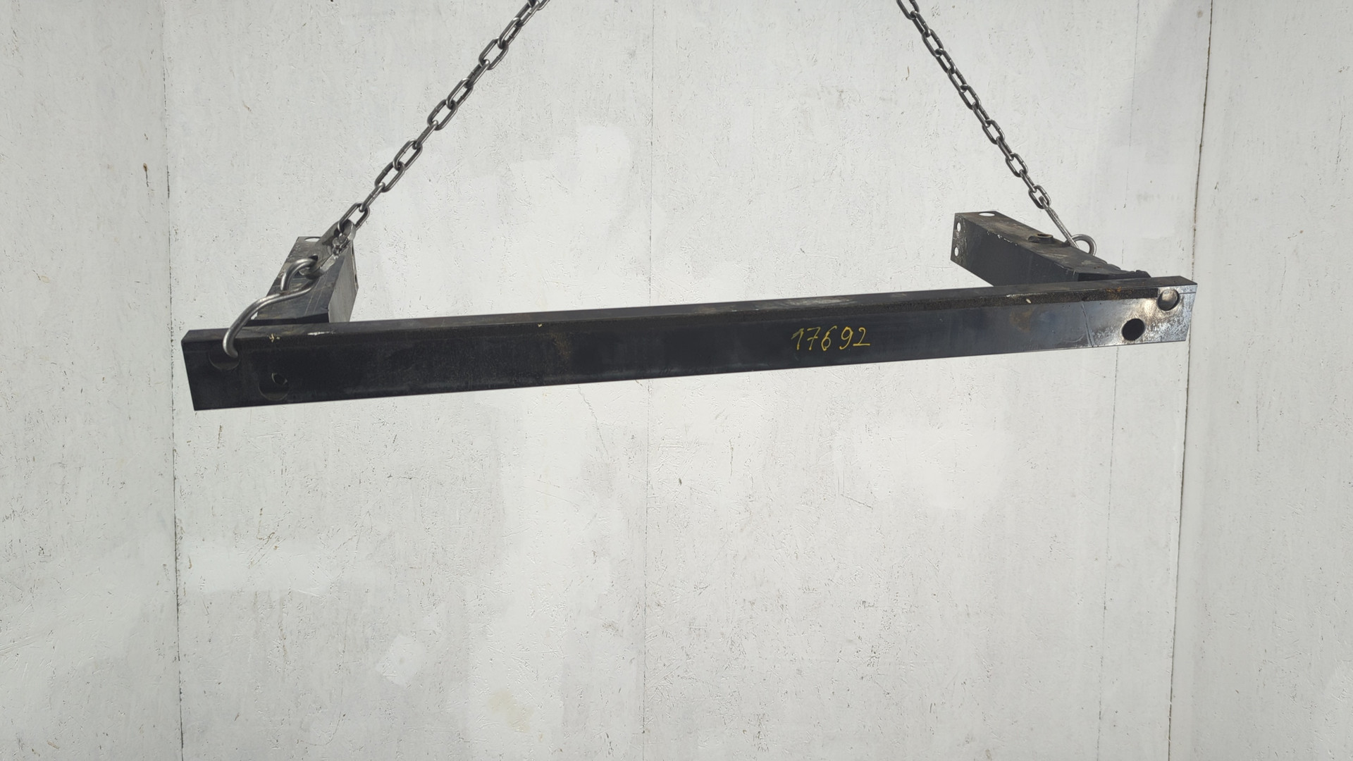 Усилитель переднего бампера