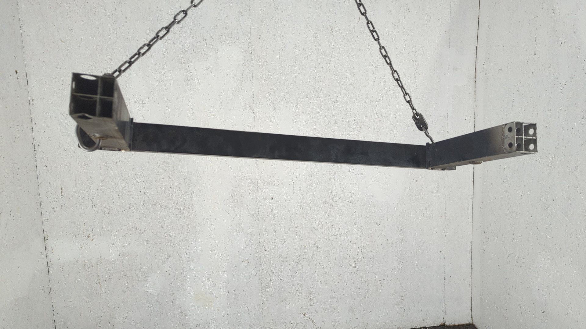 Усилитель переднего бампера