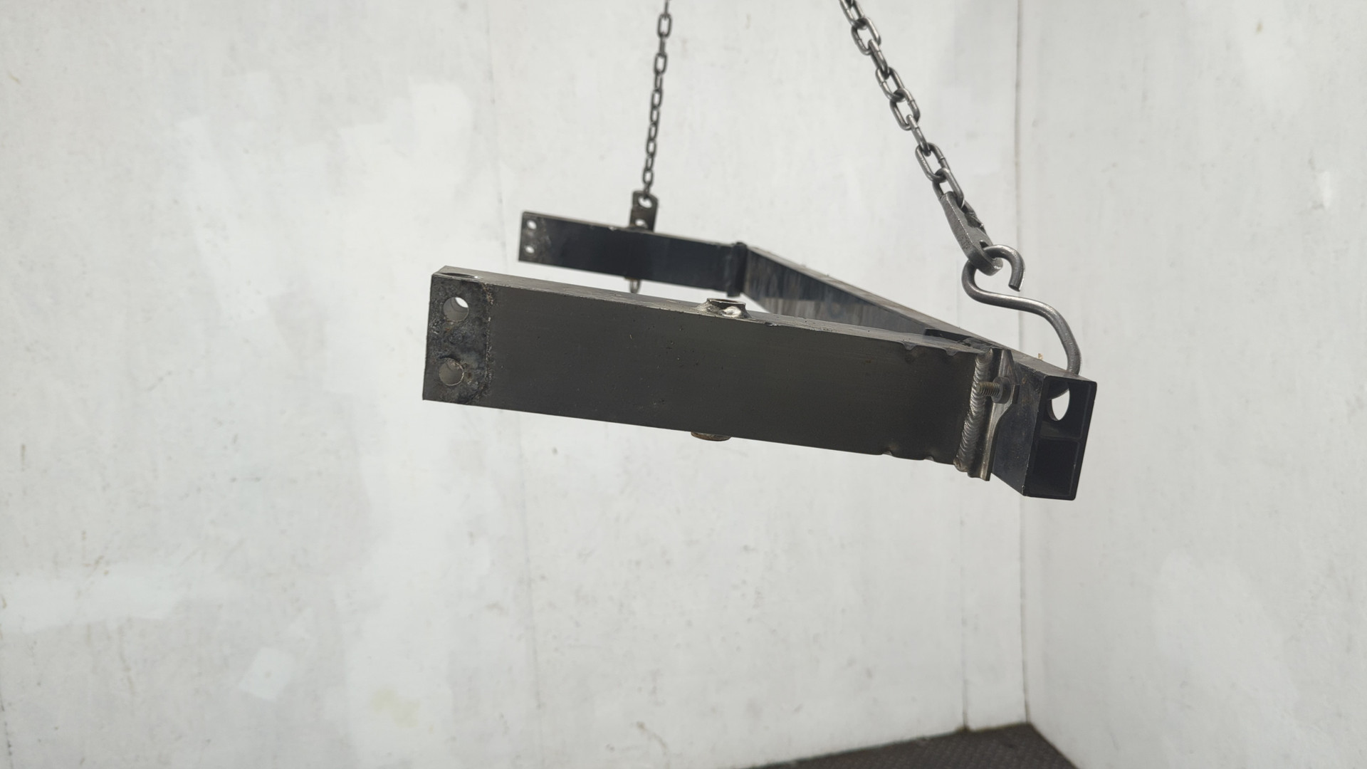 Усилитель переднего бампера