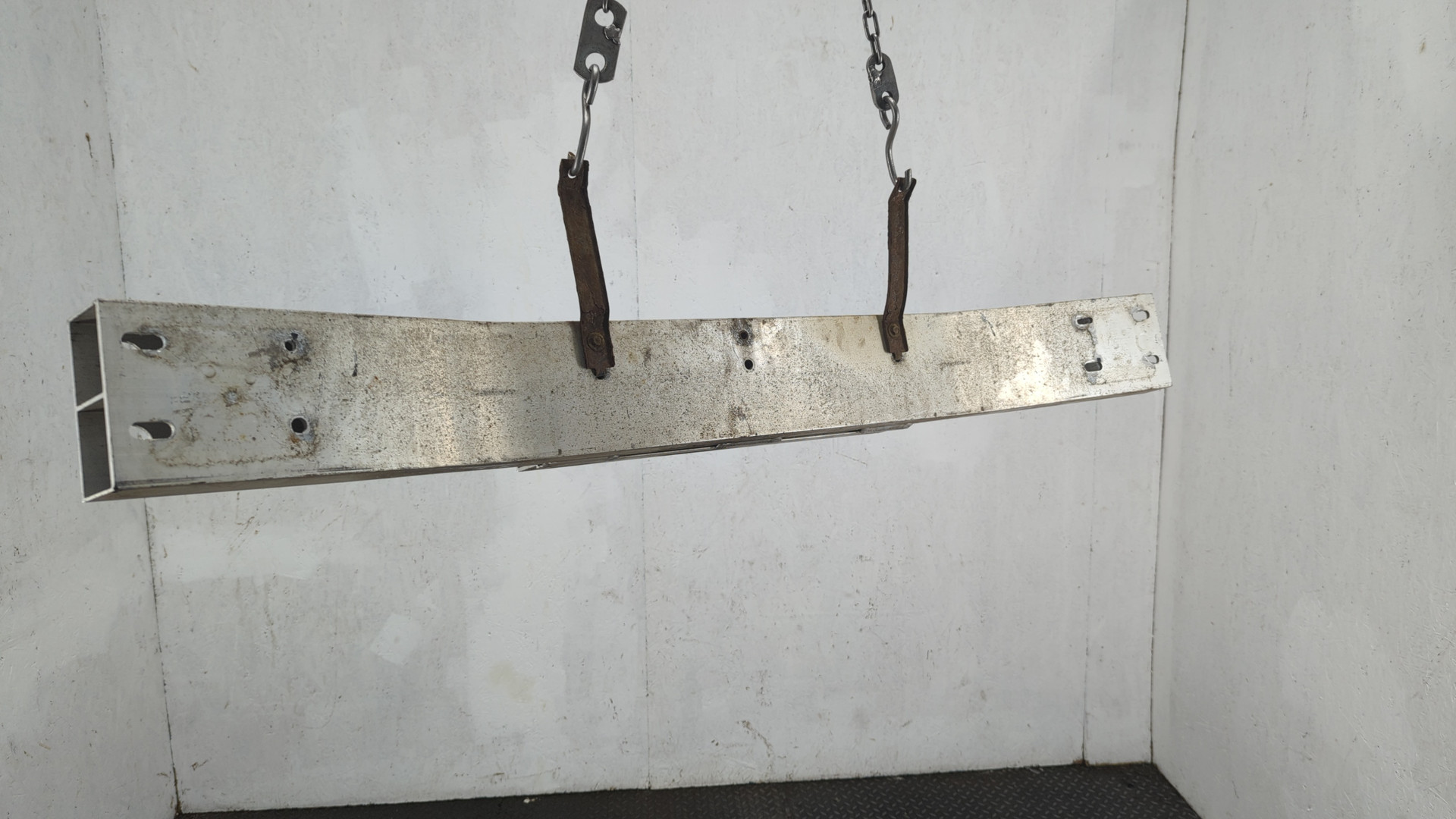 Усилитель заднего бампера