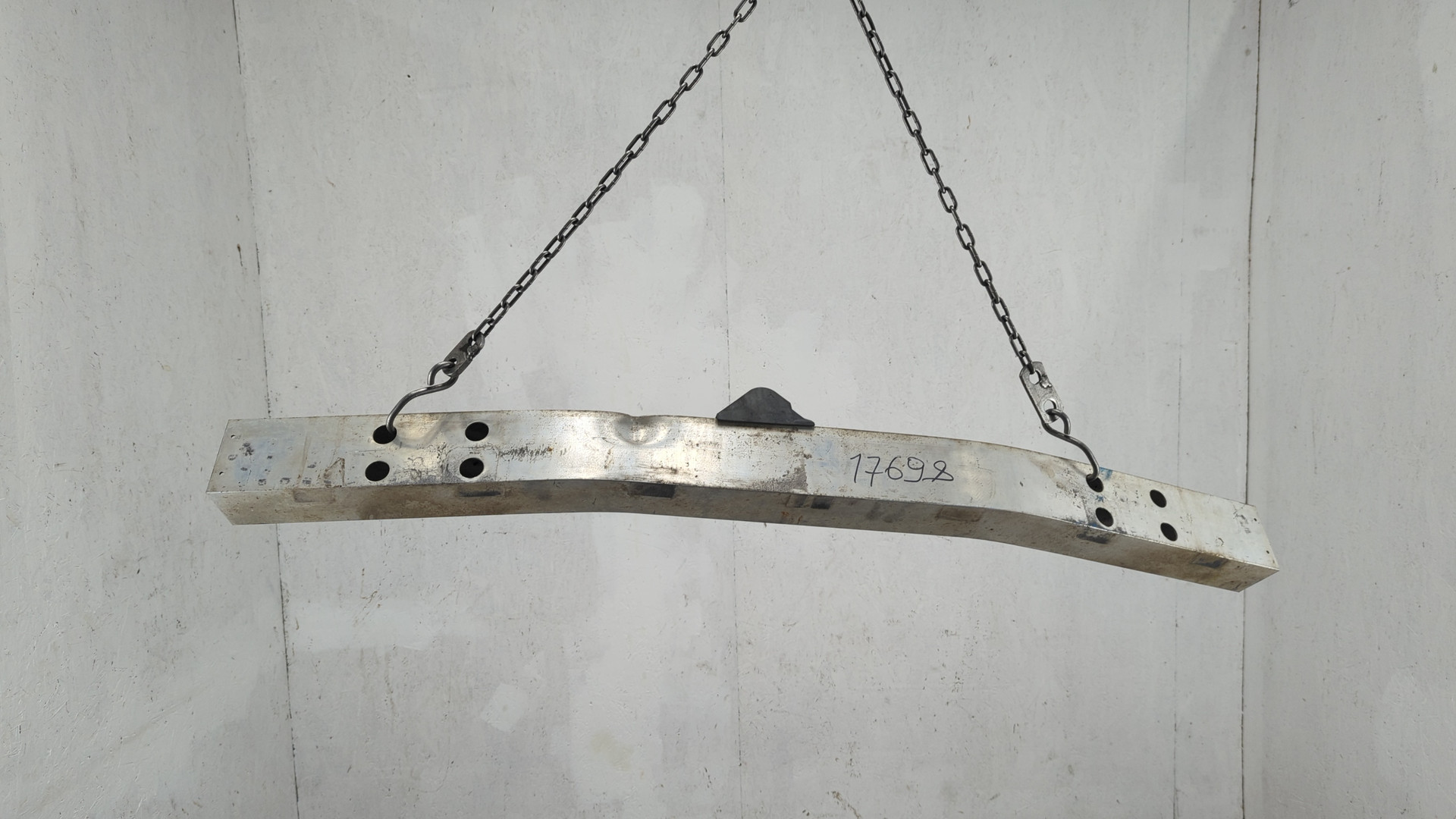 Усилитель переднего бампера