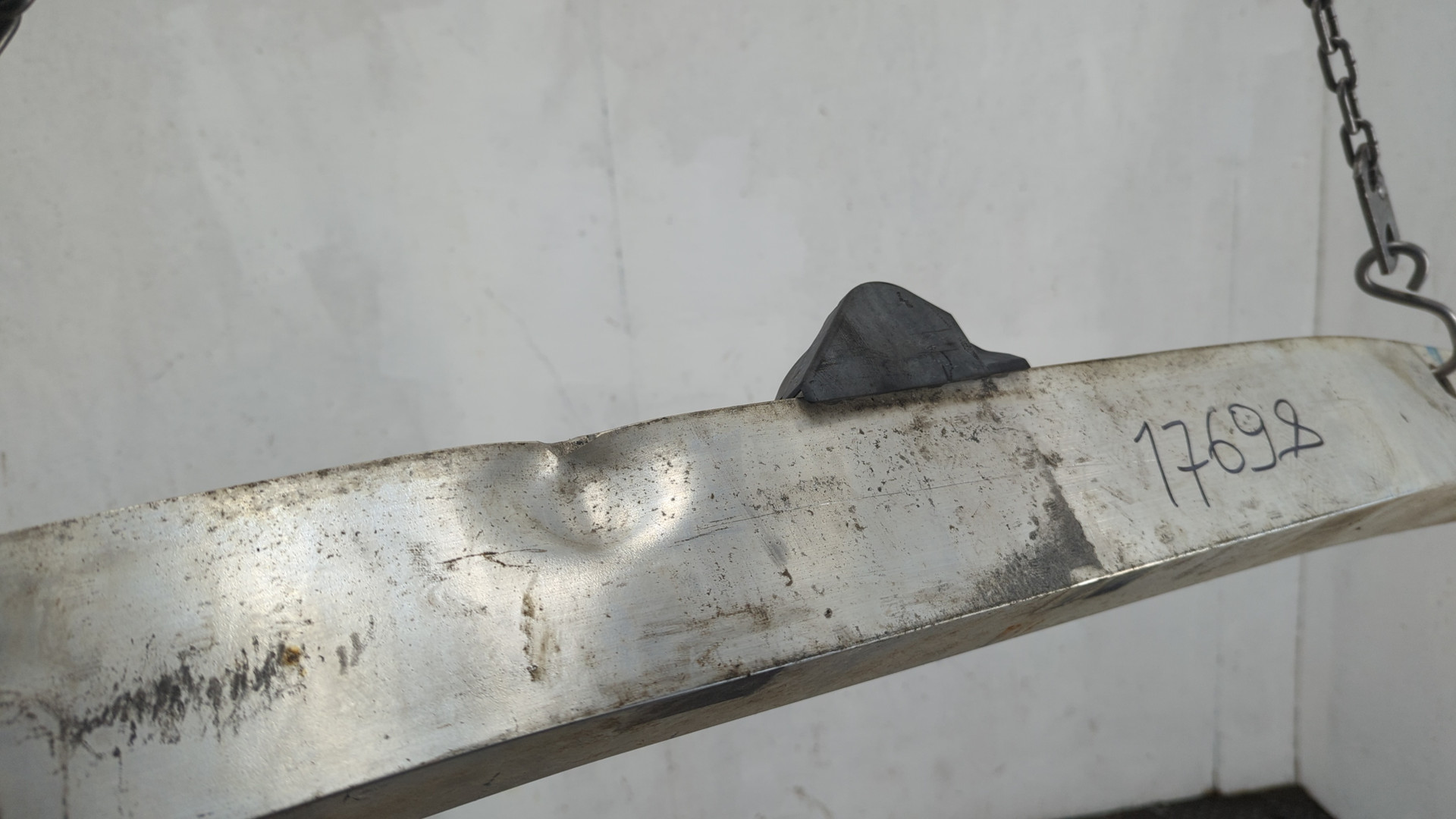 Усилитель переднего бампера