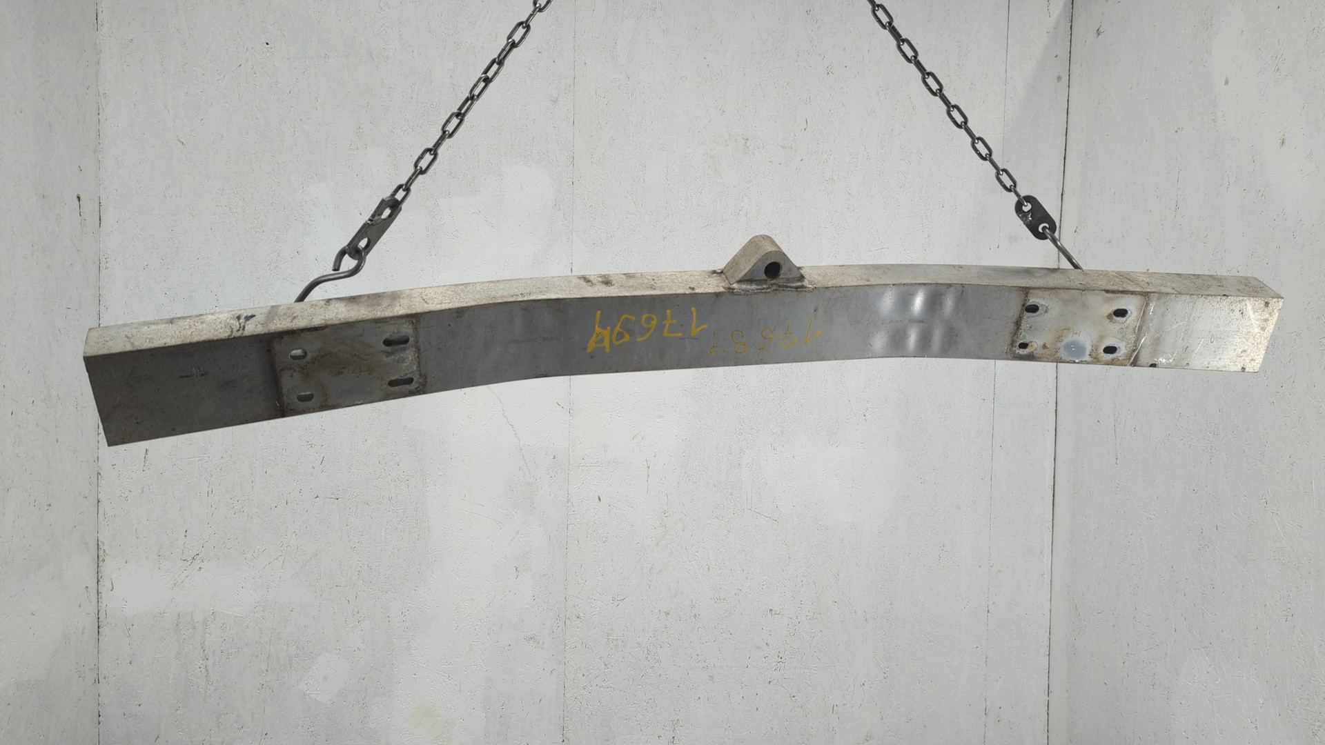 Усилитель переднего бампера