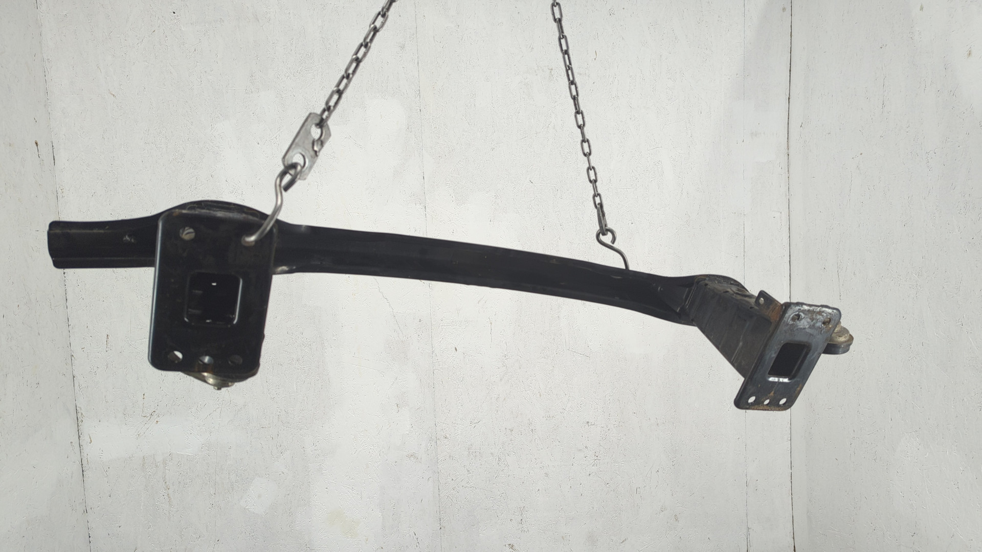 Усилитель переднего бампера