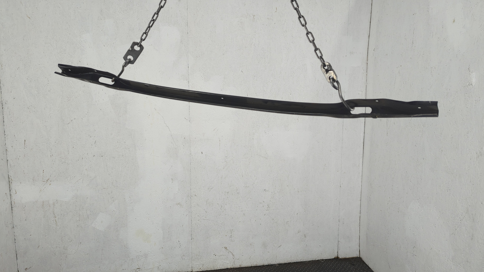 Усилитель переднего бампера