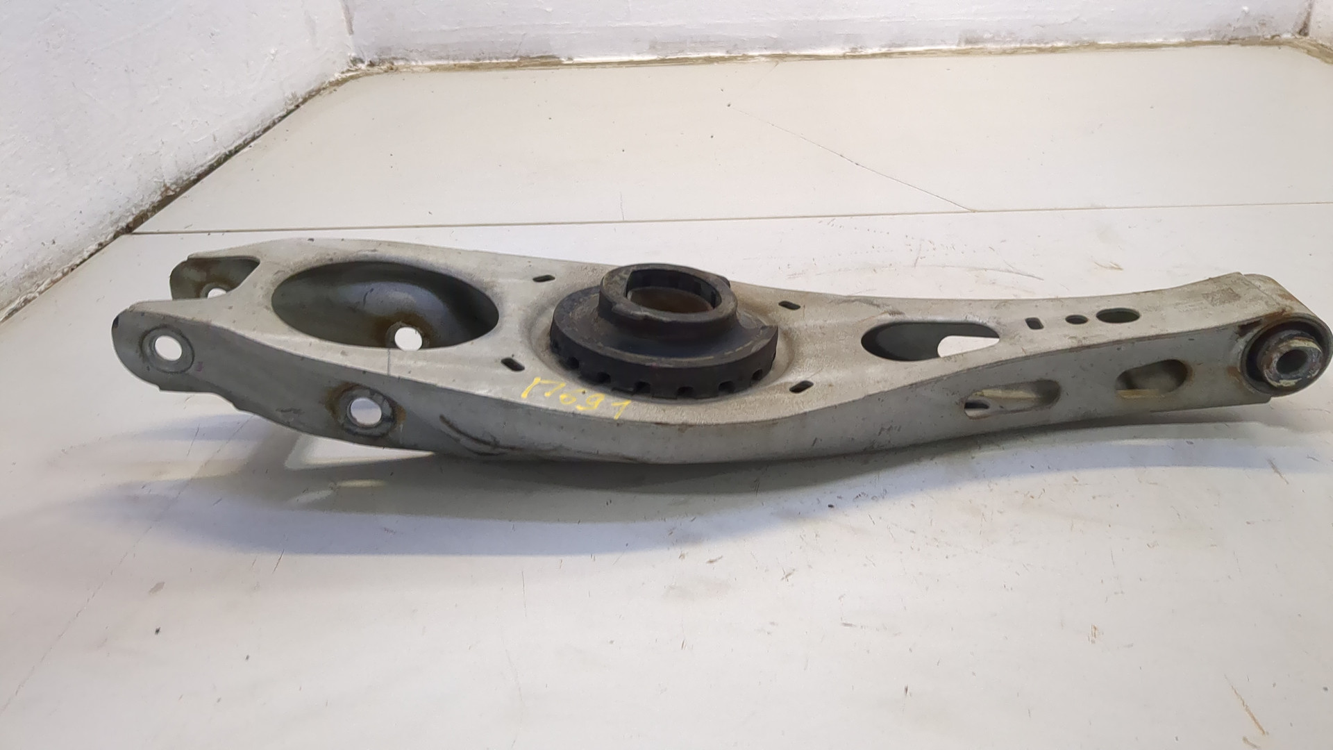 Рычаг задний