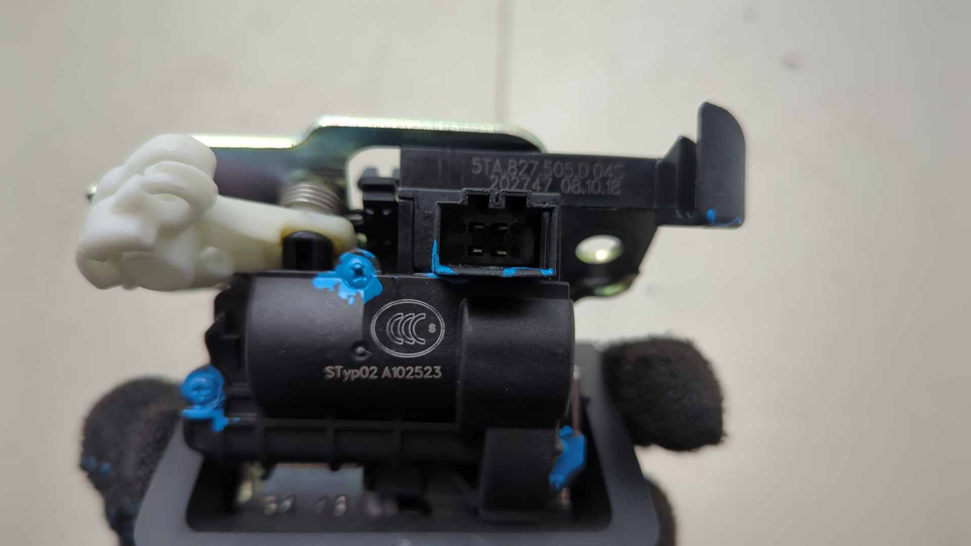 Замок багажника