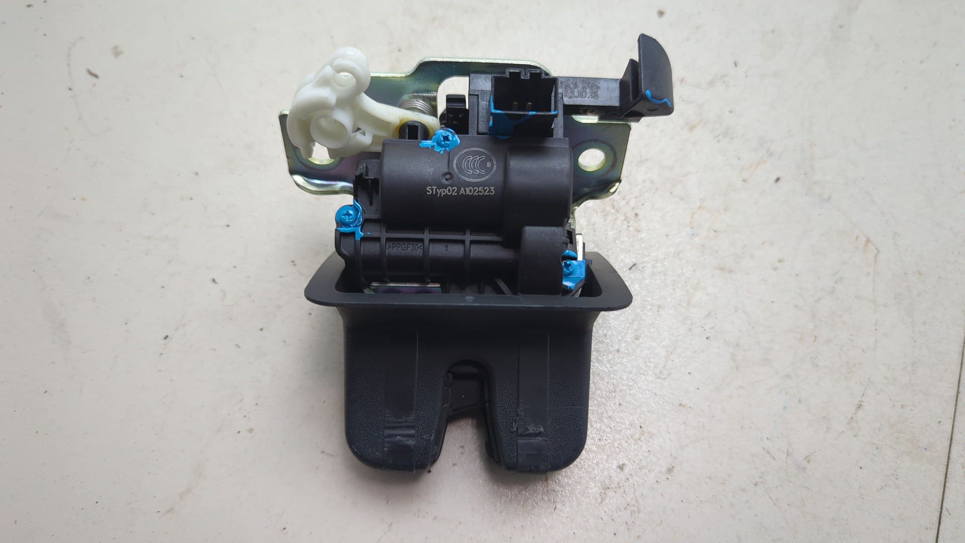 Замок багажника