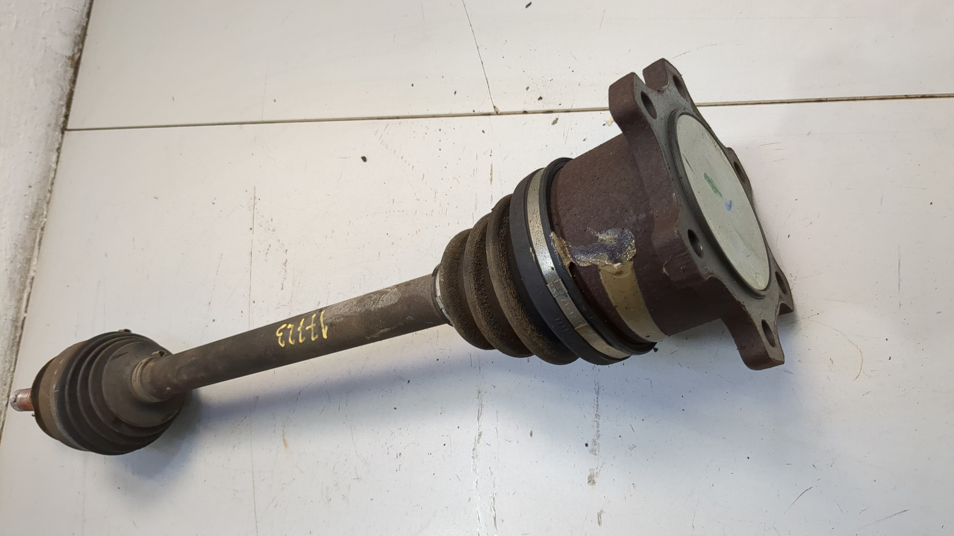 Полуось задняя