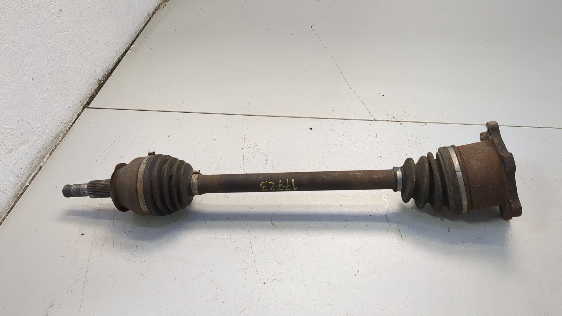 Полуось задняя