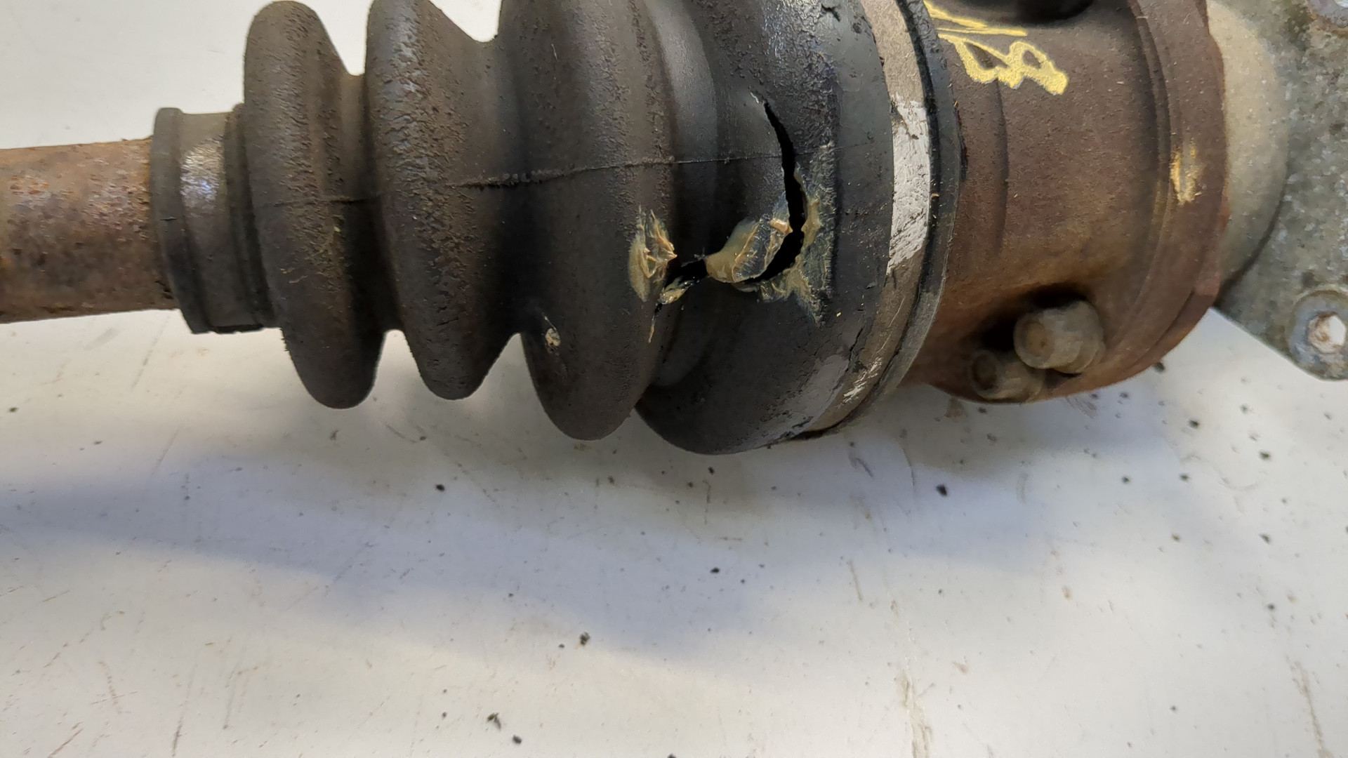 Полуось передняя правая