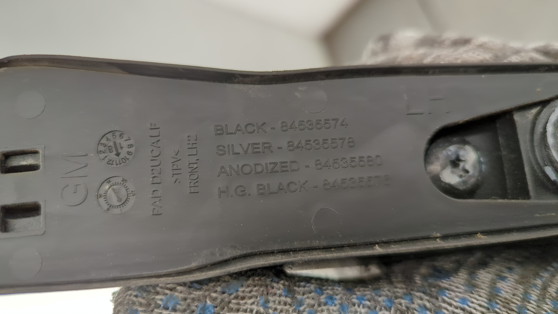 Рейлинг (релинг) левый (планка на крышу)