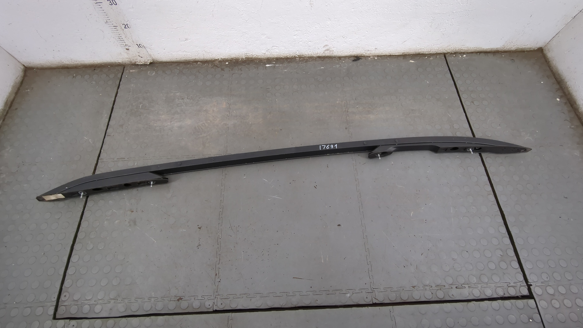 Рейлинг (релинг) левый (планка на крышу)