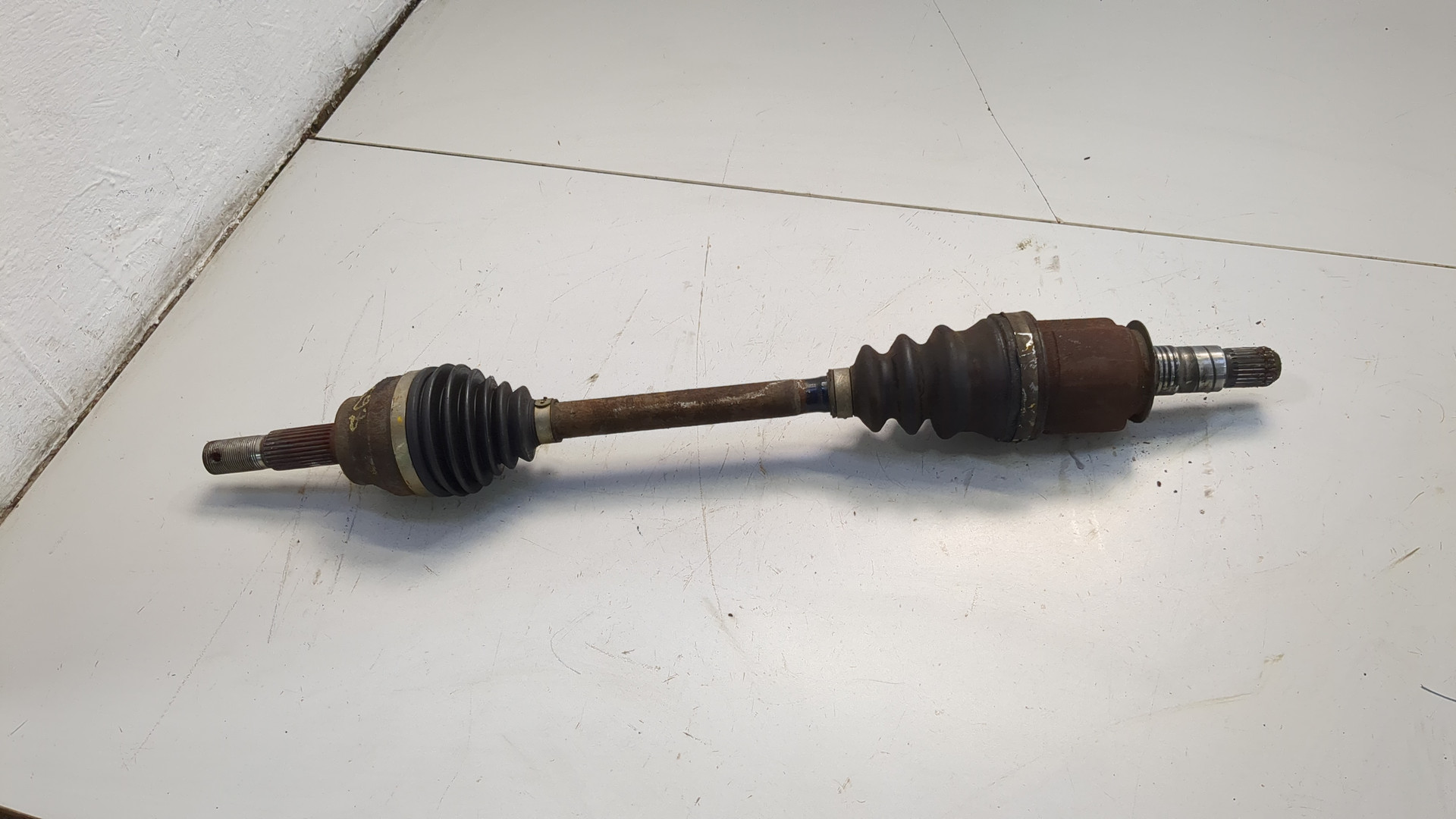 Полуось передняя левая