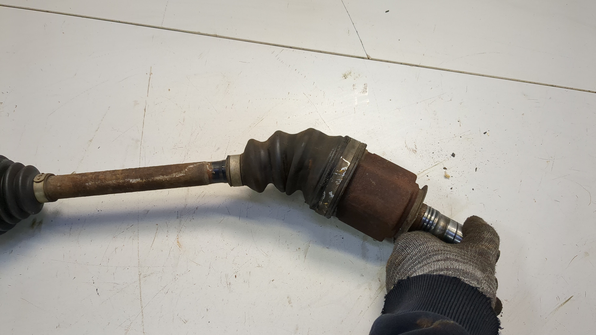 Полуось передняя левая