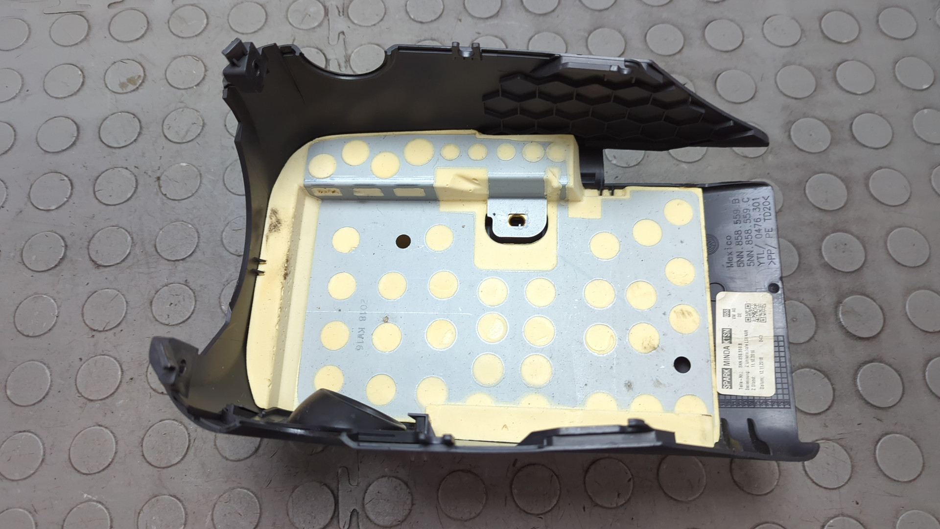 Кожух рулевой колонки