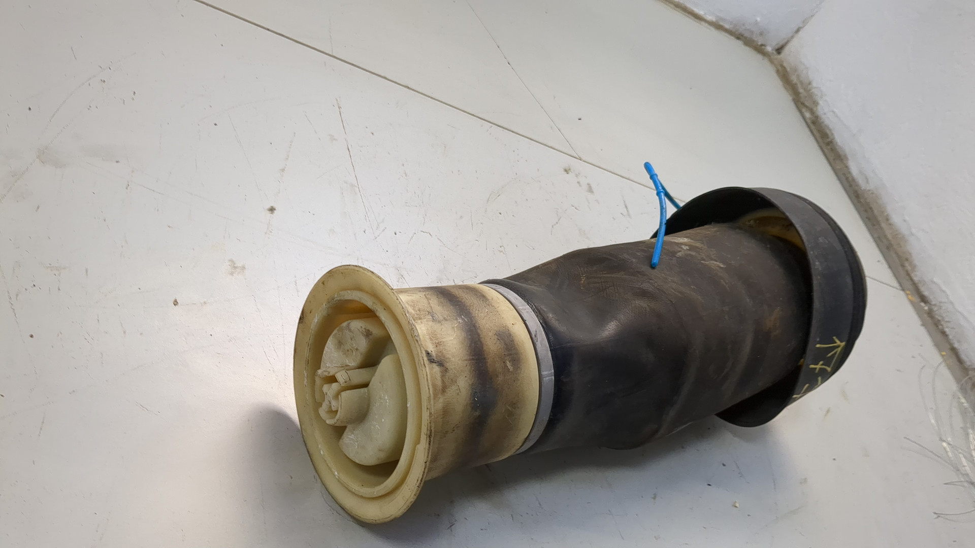 Амортизатор задний (стойка)