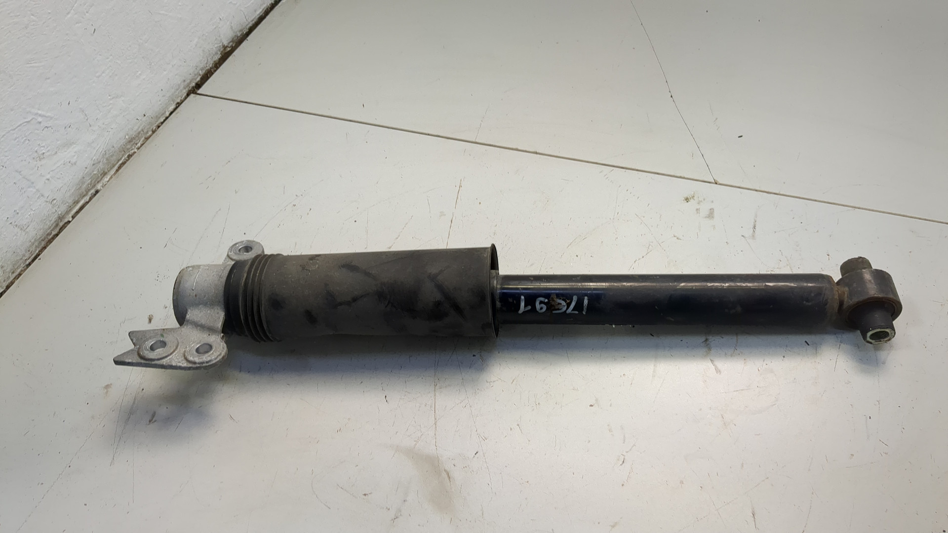 Амортизатор задний (стойка)