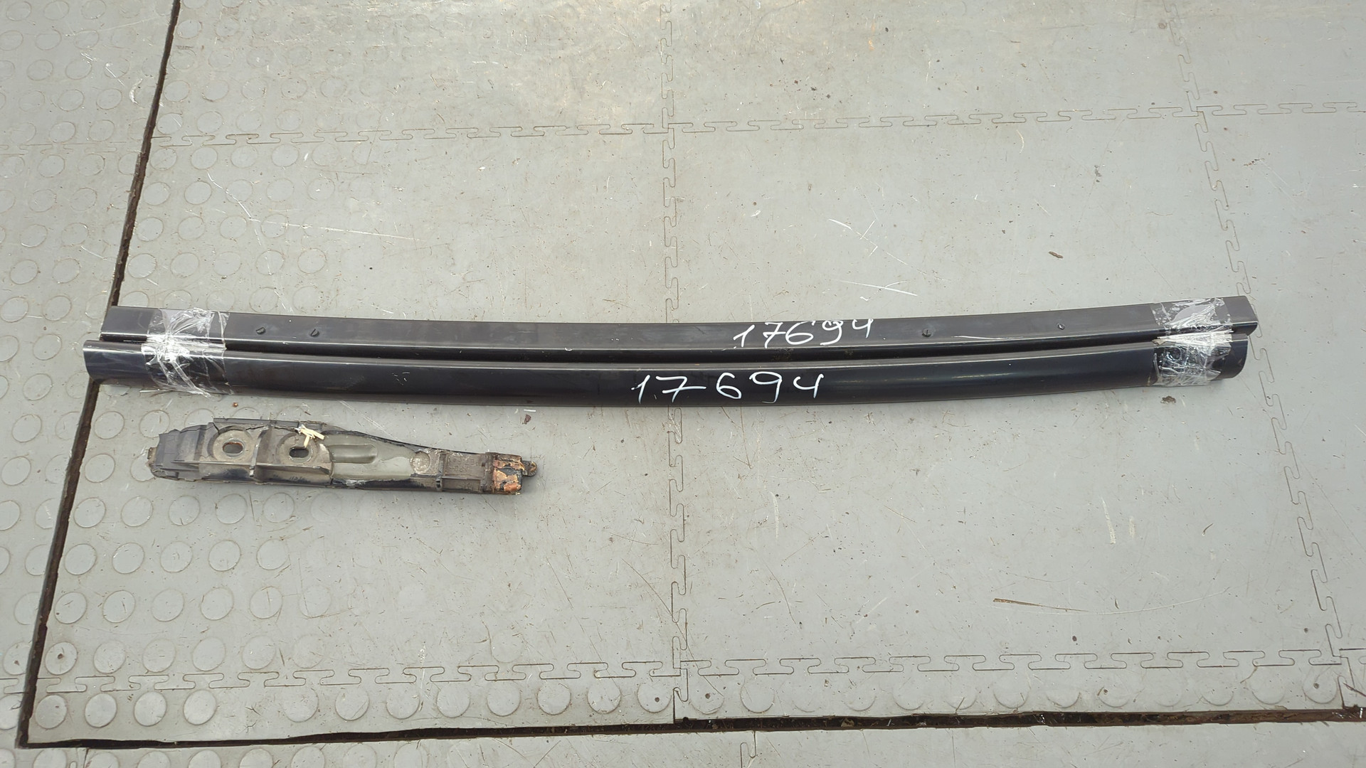 Рейлинги (релинг) к-кт (планки на крышу)