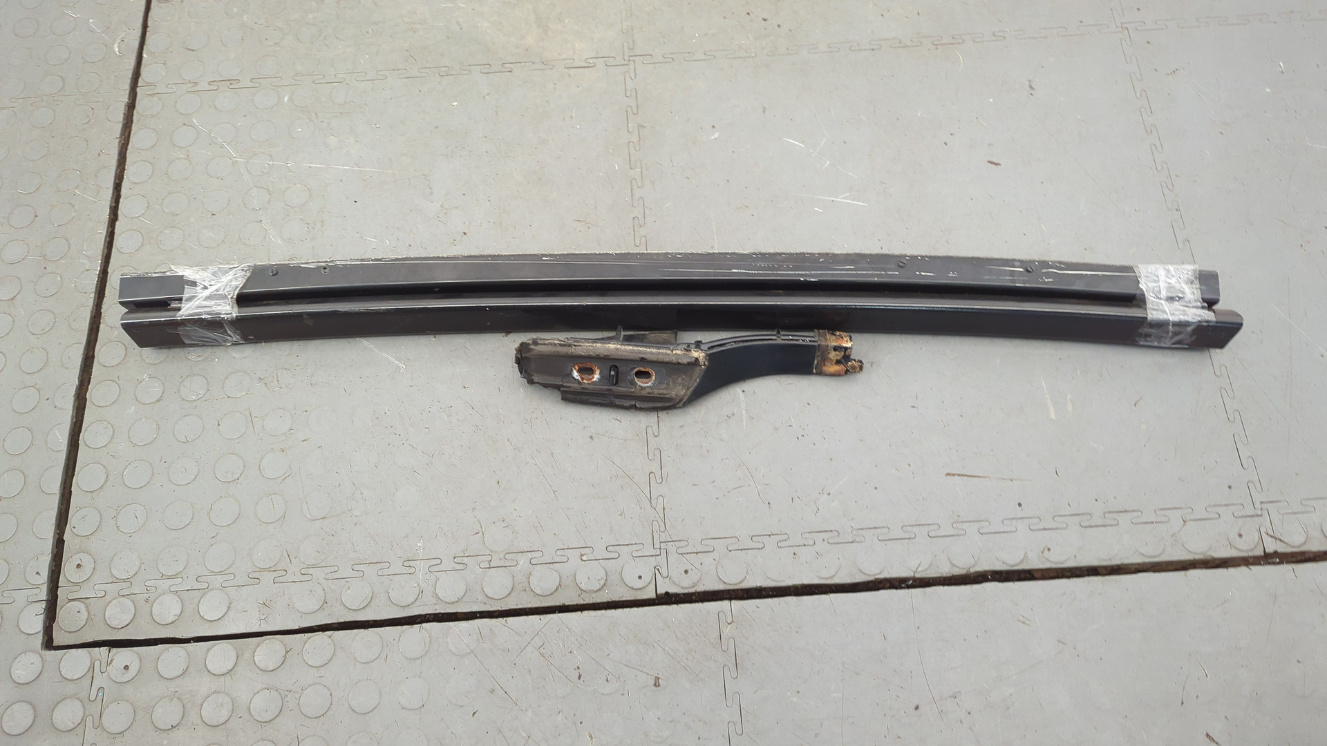 Рейлинги (релинг) к-кт (планки на крышу)