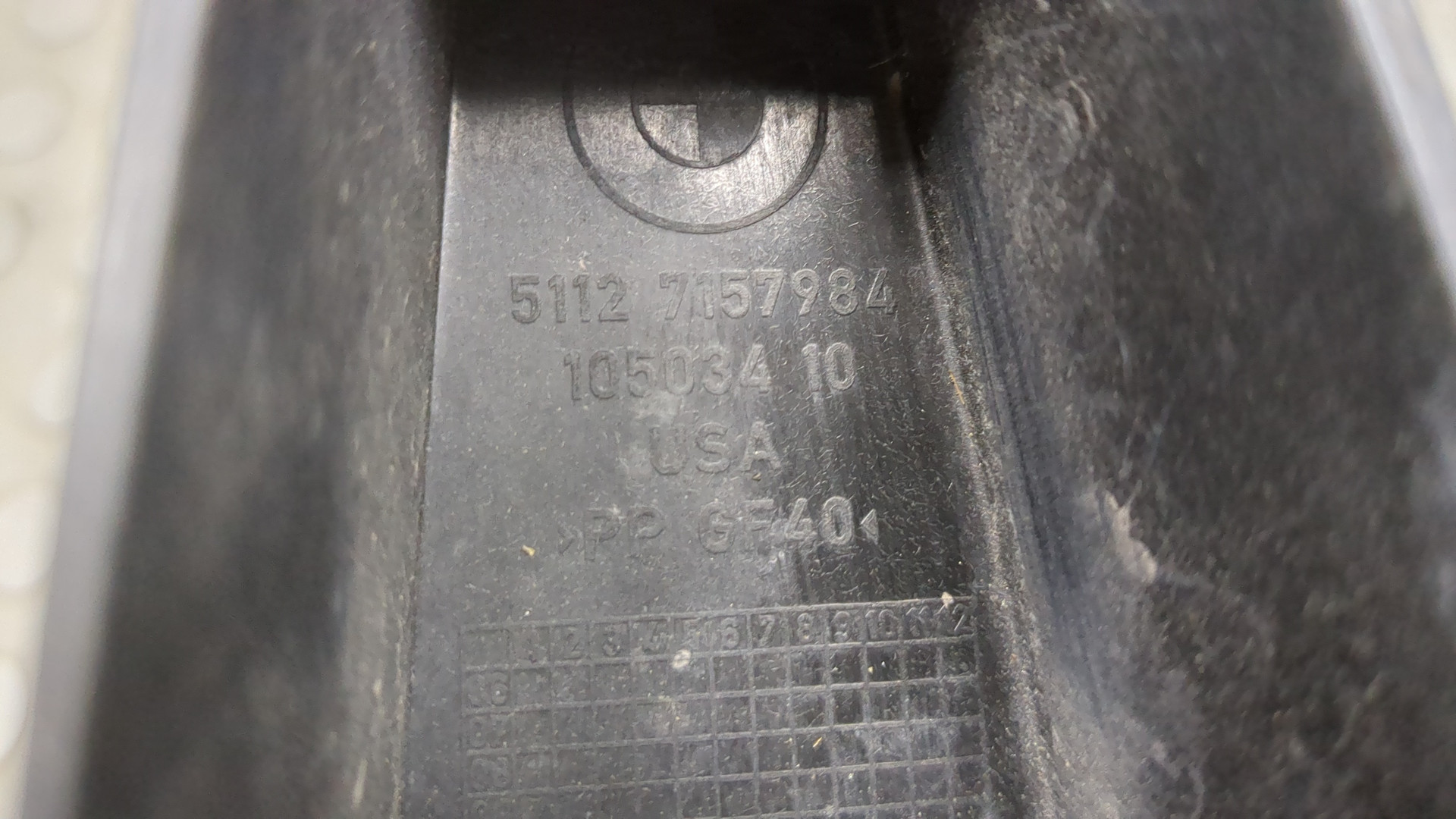 Кронштейн фар правый