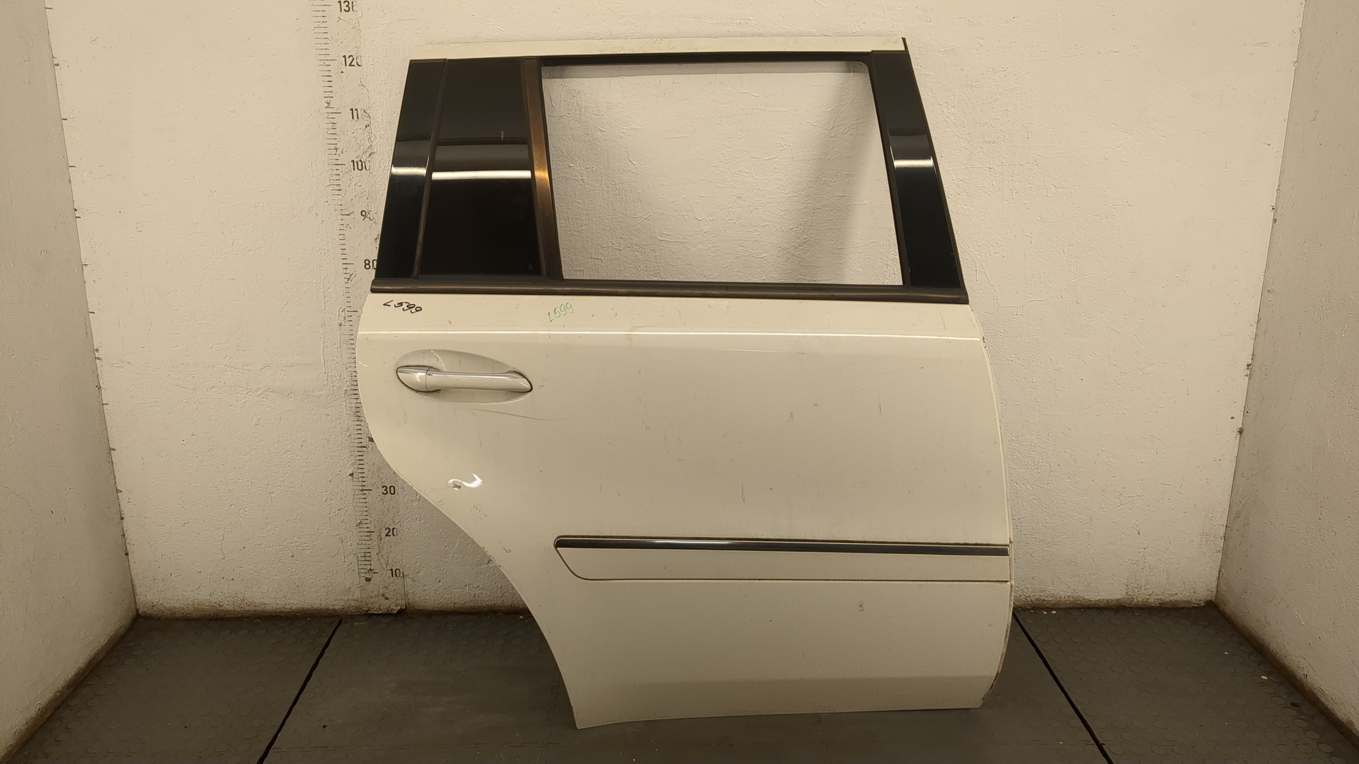 Дверь задняя правая