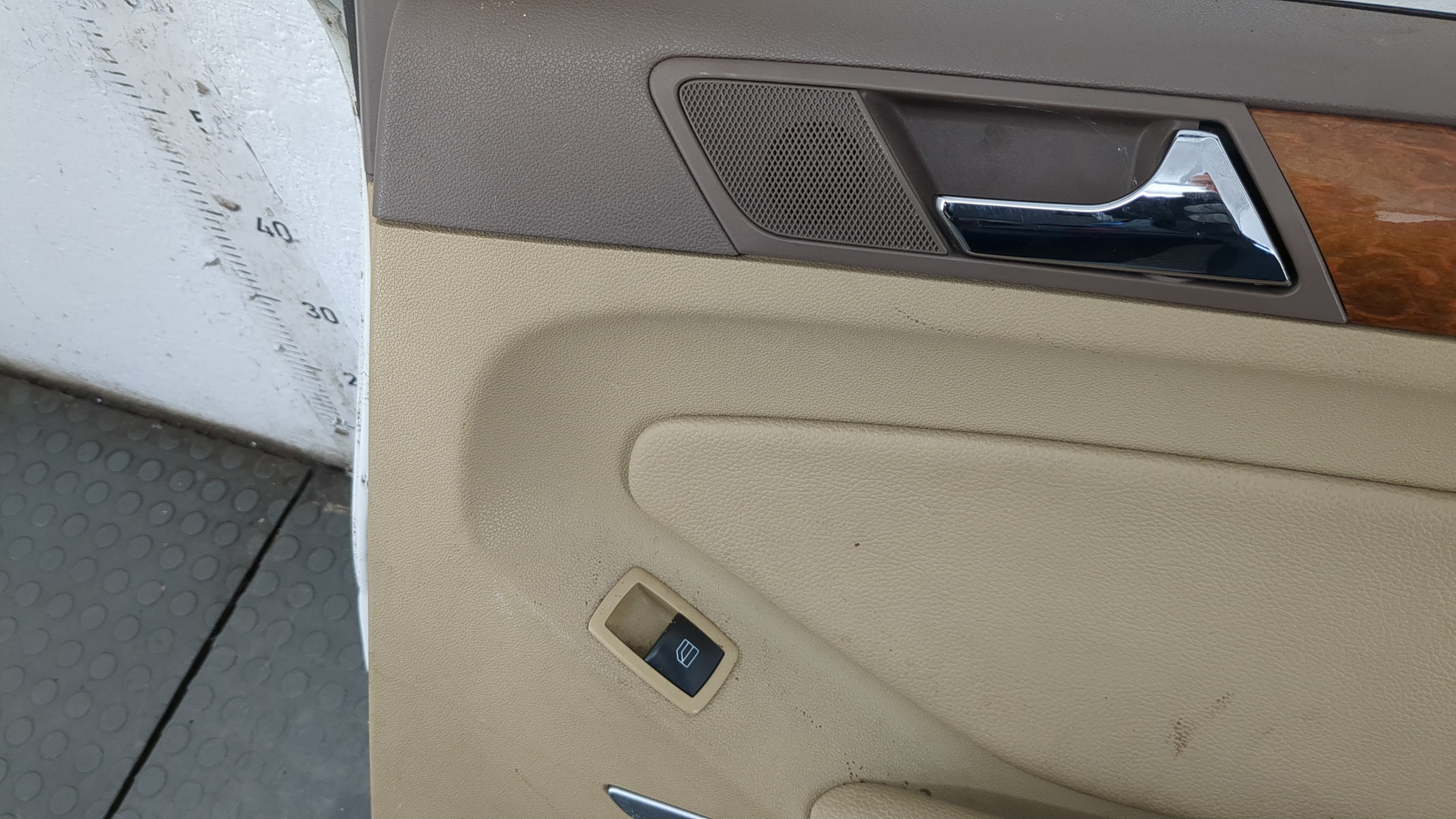 Дверь задняя правая