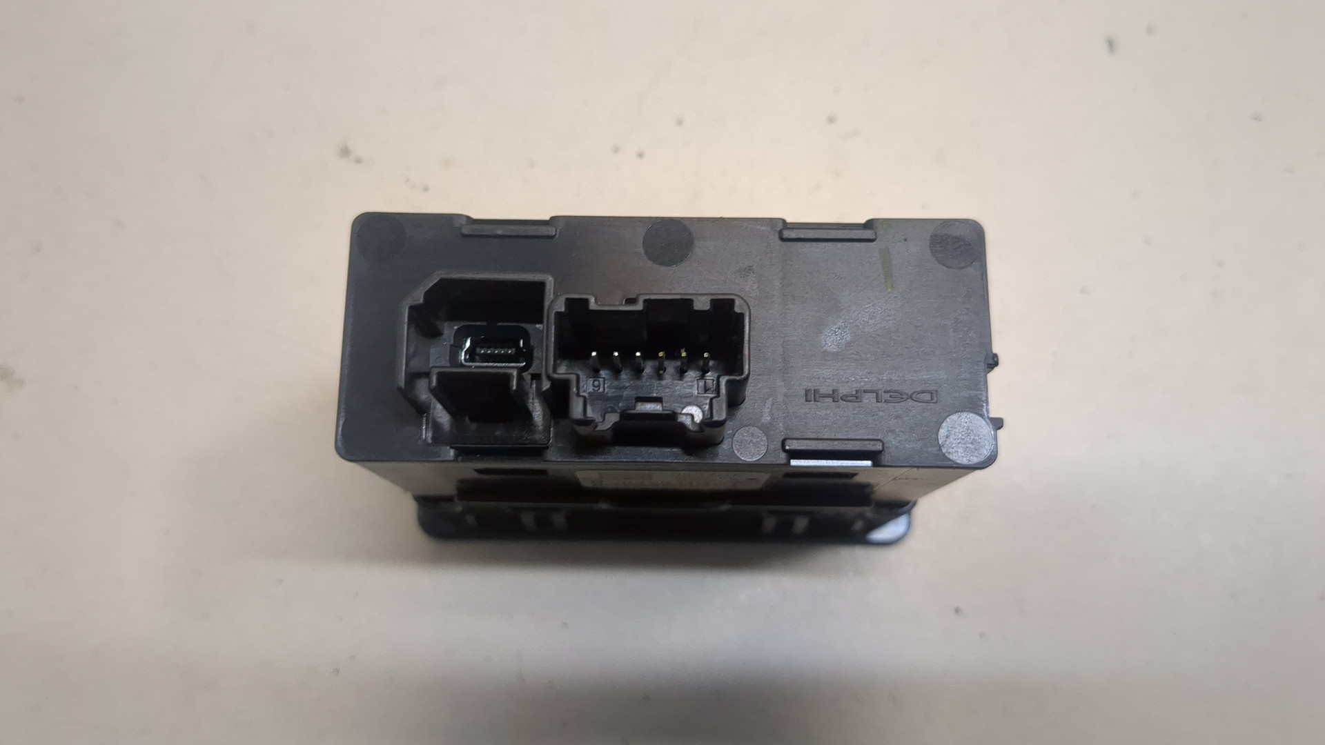 Гнездо AUX / USB IN