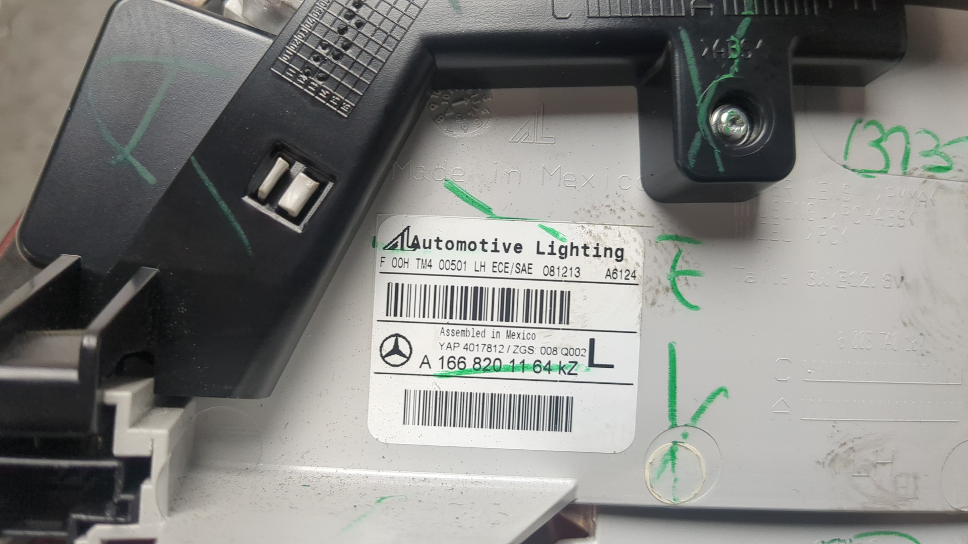 Фонарь задний внутренний левый