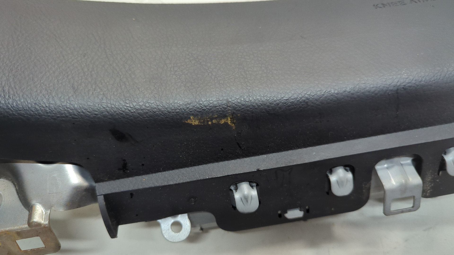 Подушка безопасности нижняя (для колен)