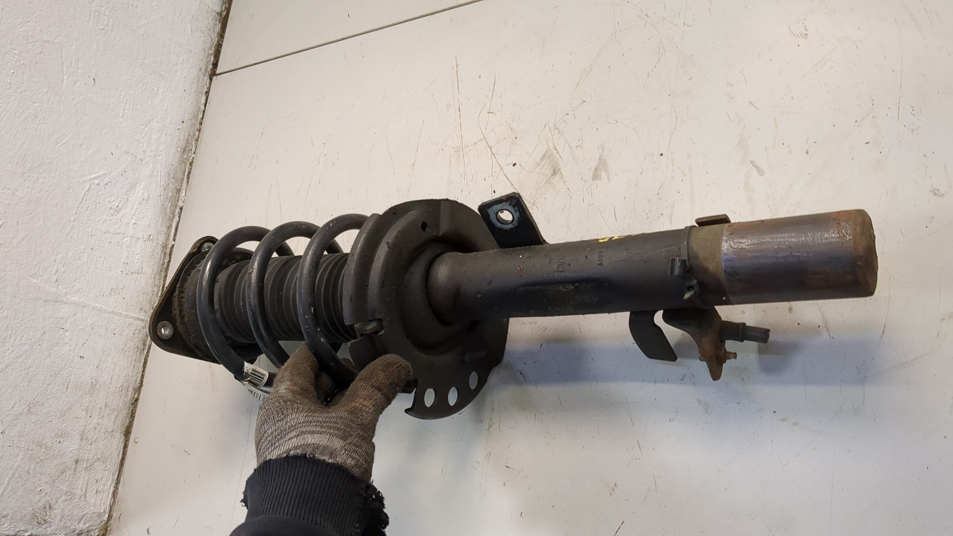 Амортизатор передний левый