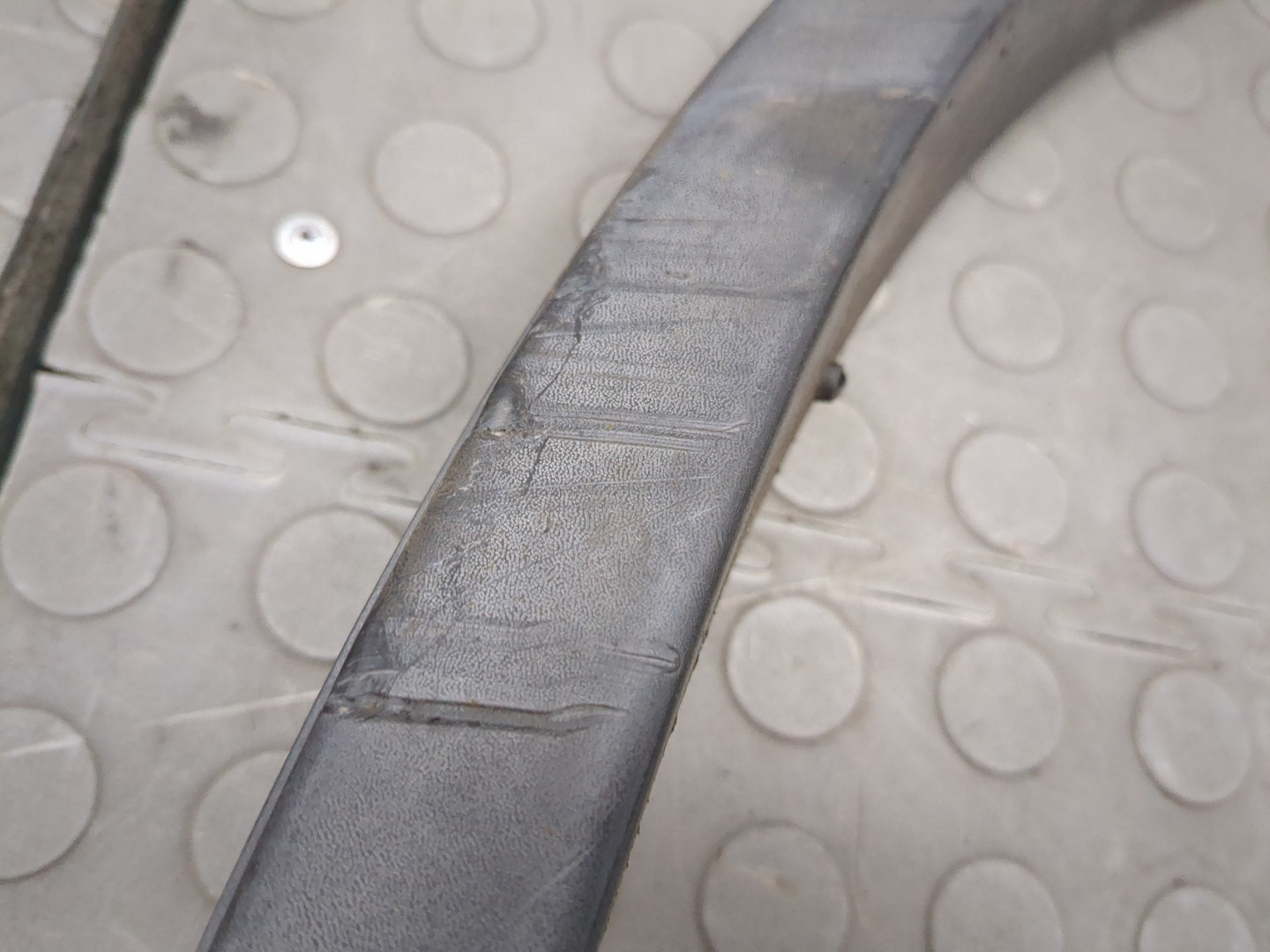 Молдинг заднего крыла правого