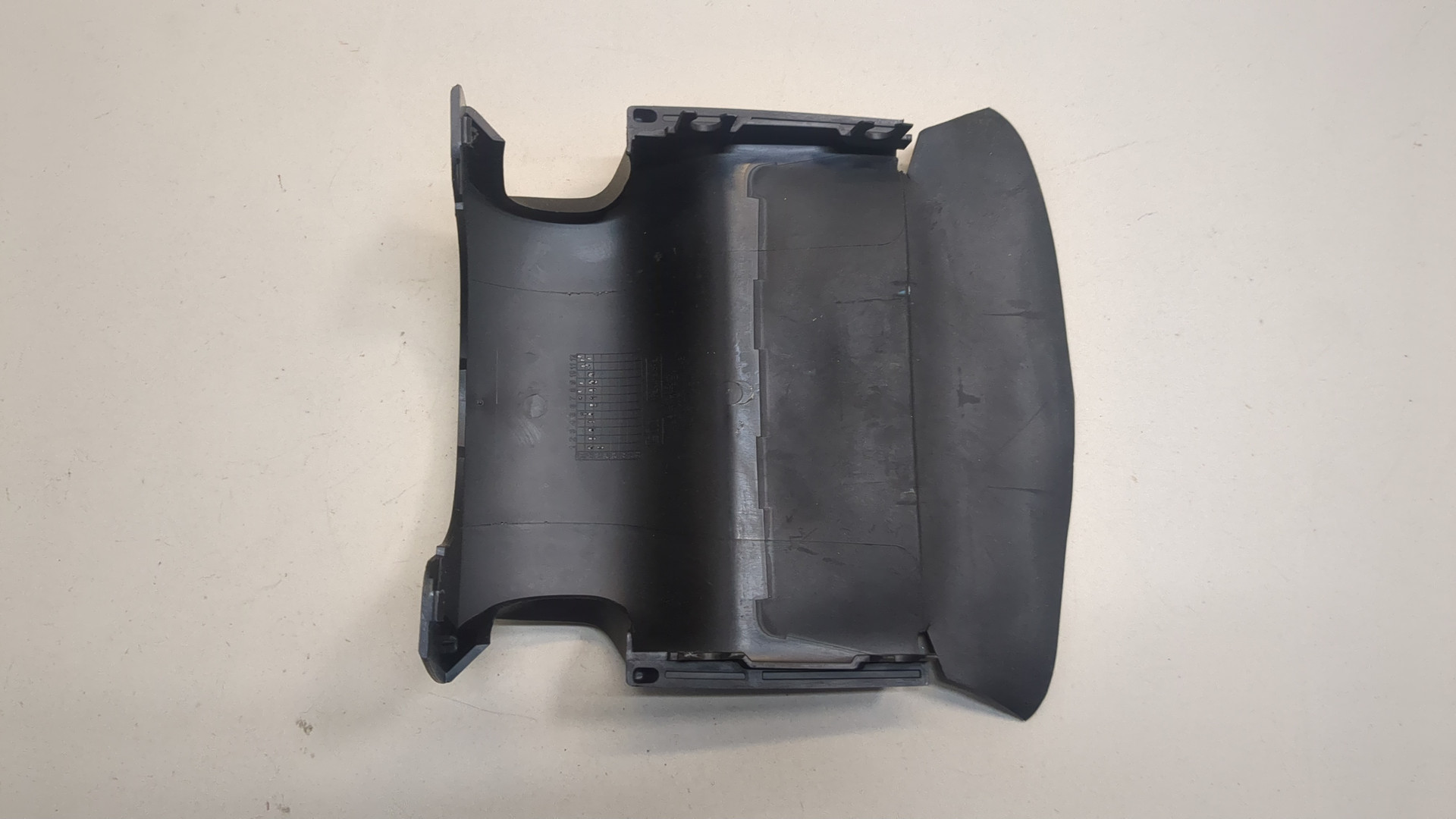 Кожух рулевой колонки