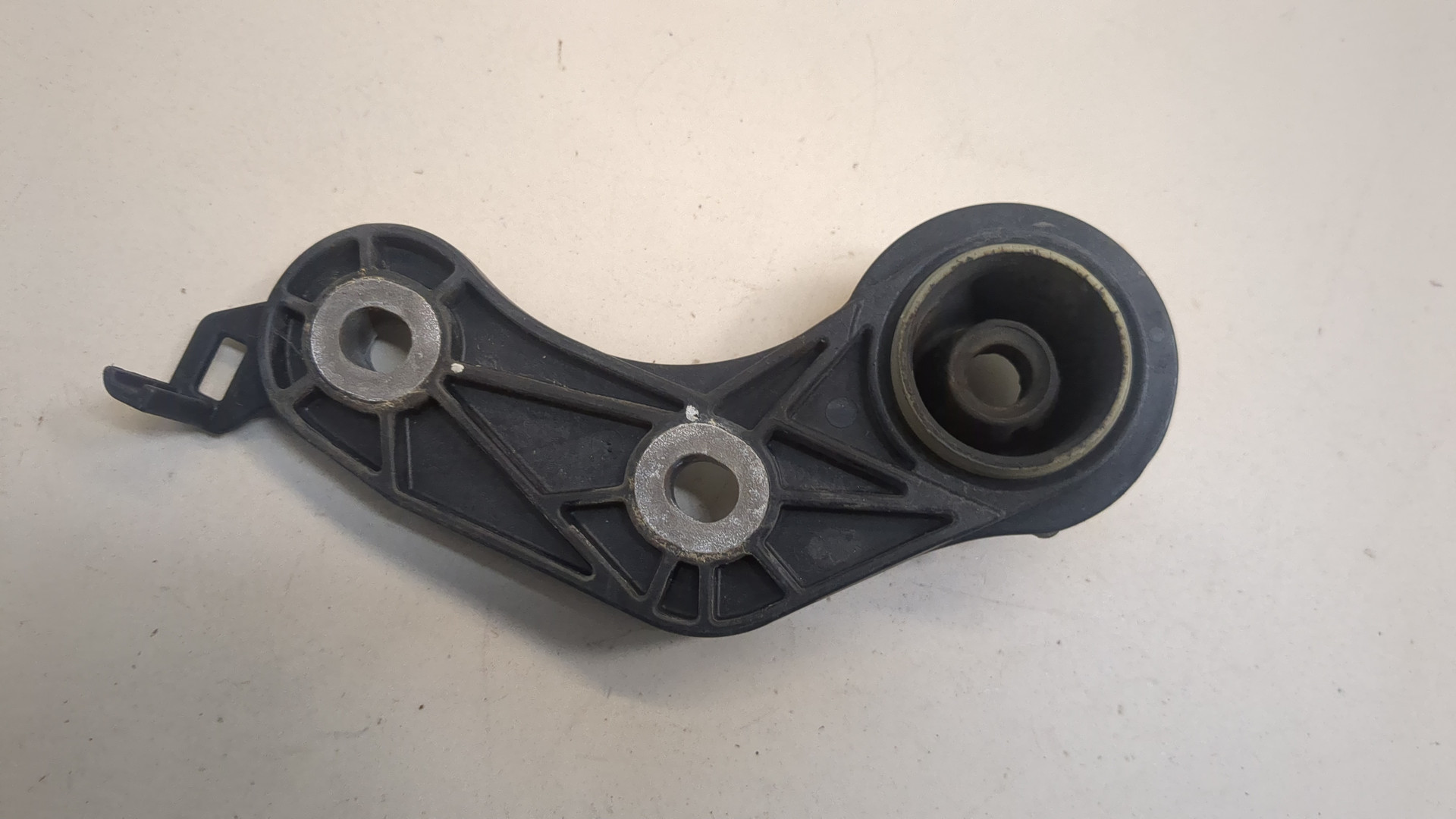 Кронштейн глушителя