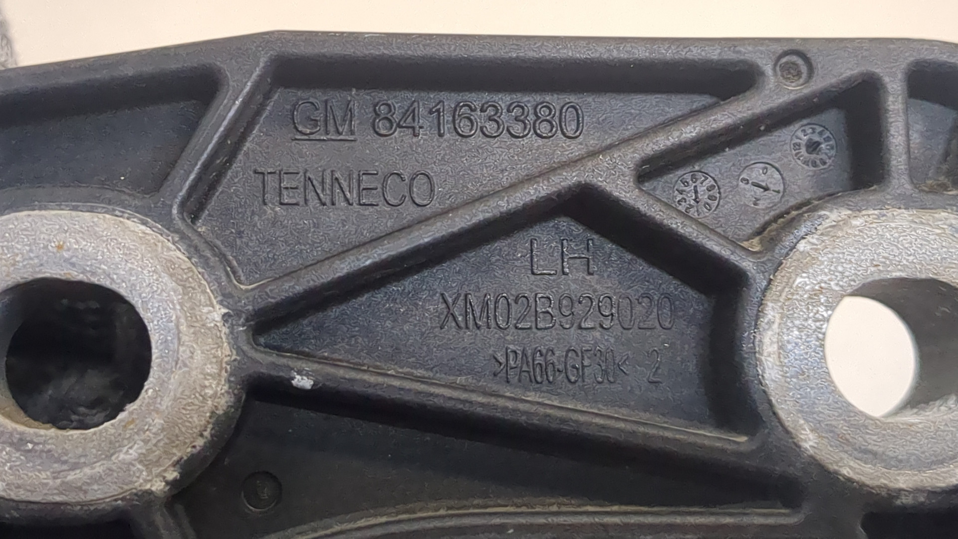 Кронштейн глушителя